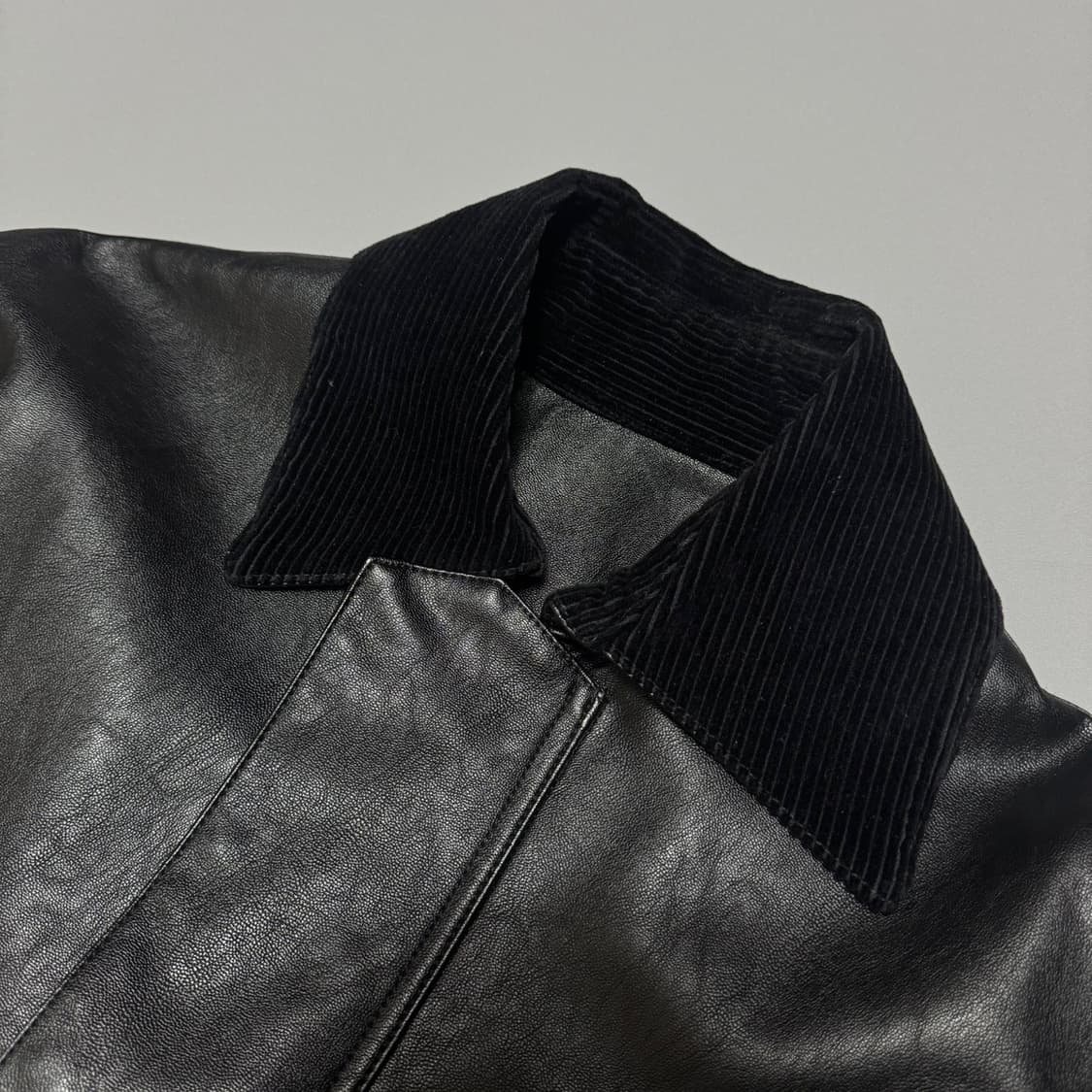 센스오브플레이스 블랙컬러 에코 레더 집업 스냅버튼 레더 코트 상품이미지4