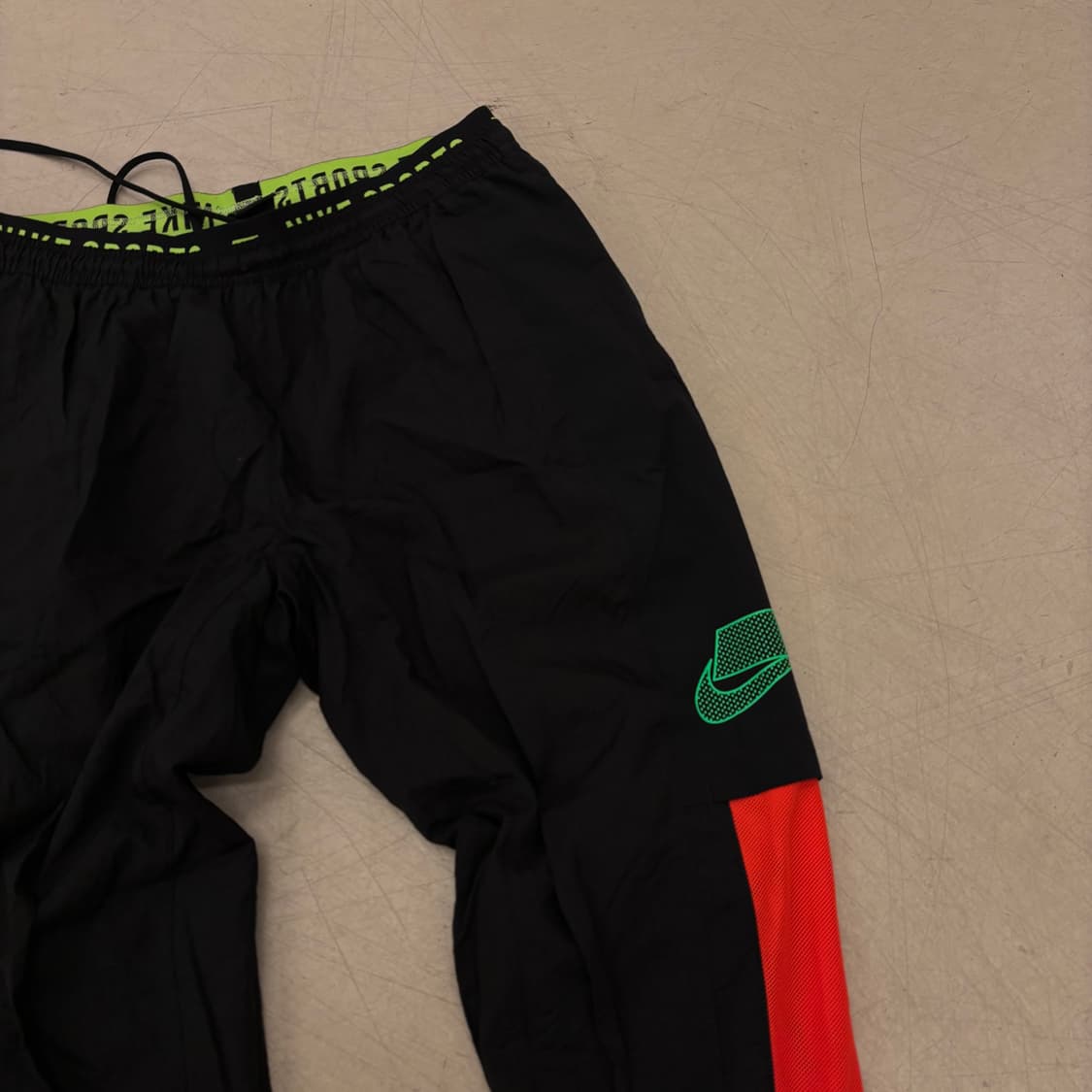 나이키 배색 스몰로고 조거 팬츠 상품이미지2