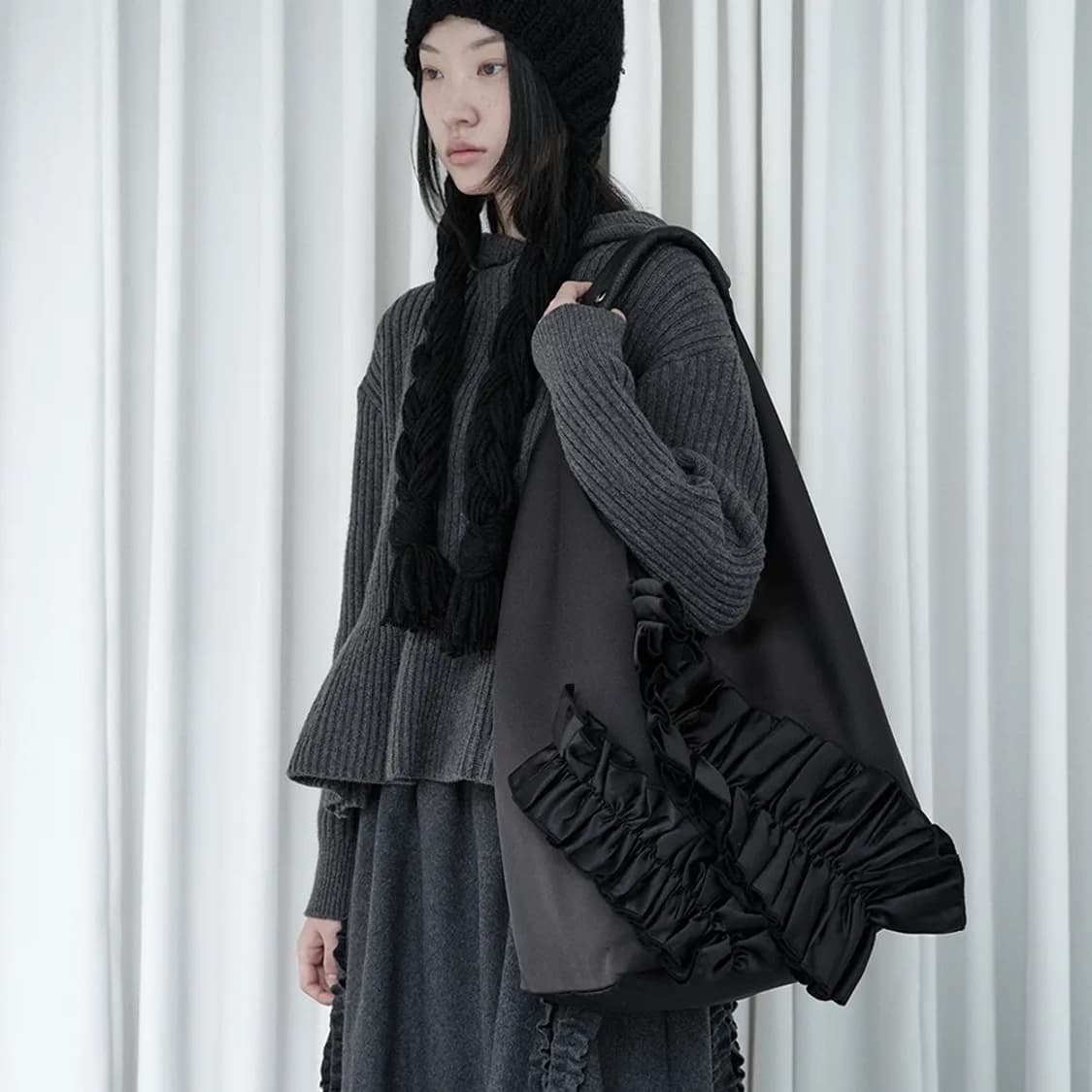 생긴스튜디오 오리가미 러플백 블랙 상품이미지2