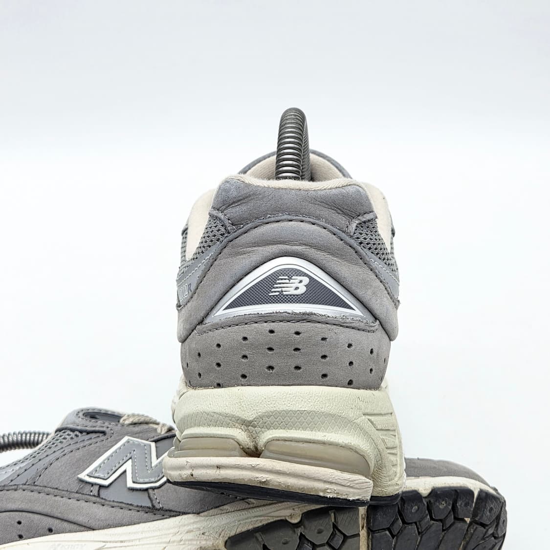 뉴발란스 2002R 프리미엄 빈티지 그레이 (255 D) 상품이미지2