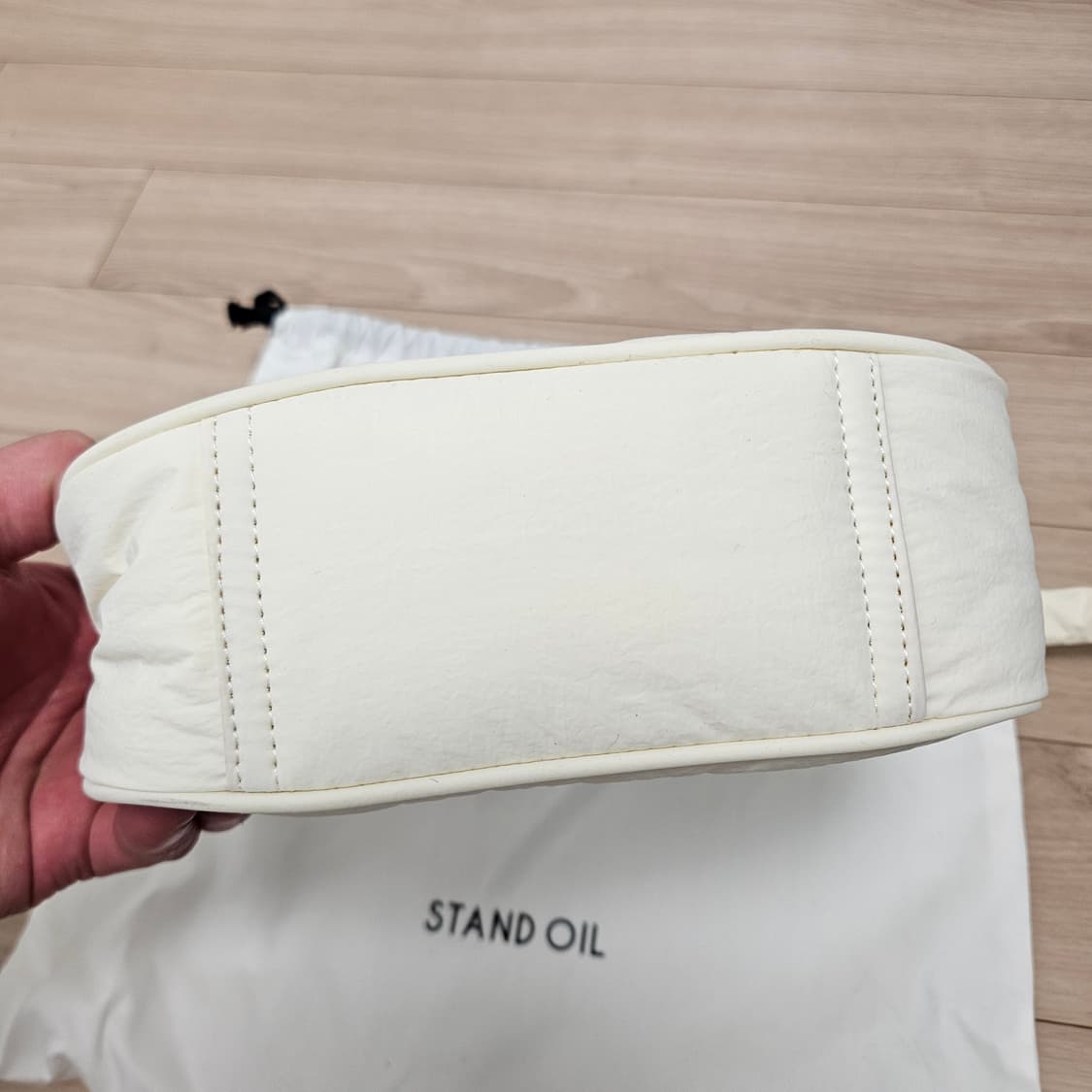 스탠드오일 클로티 미니백 크림 상품이미지5