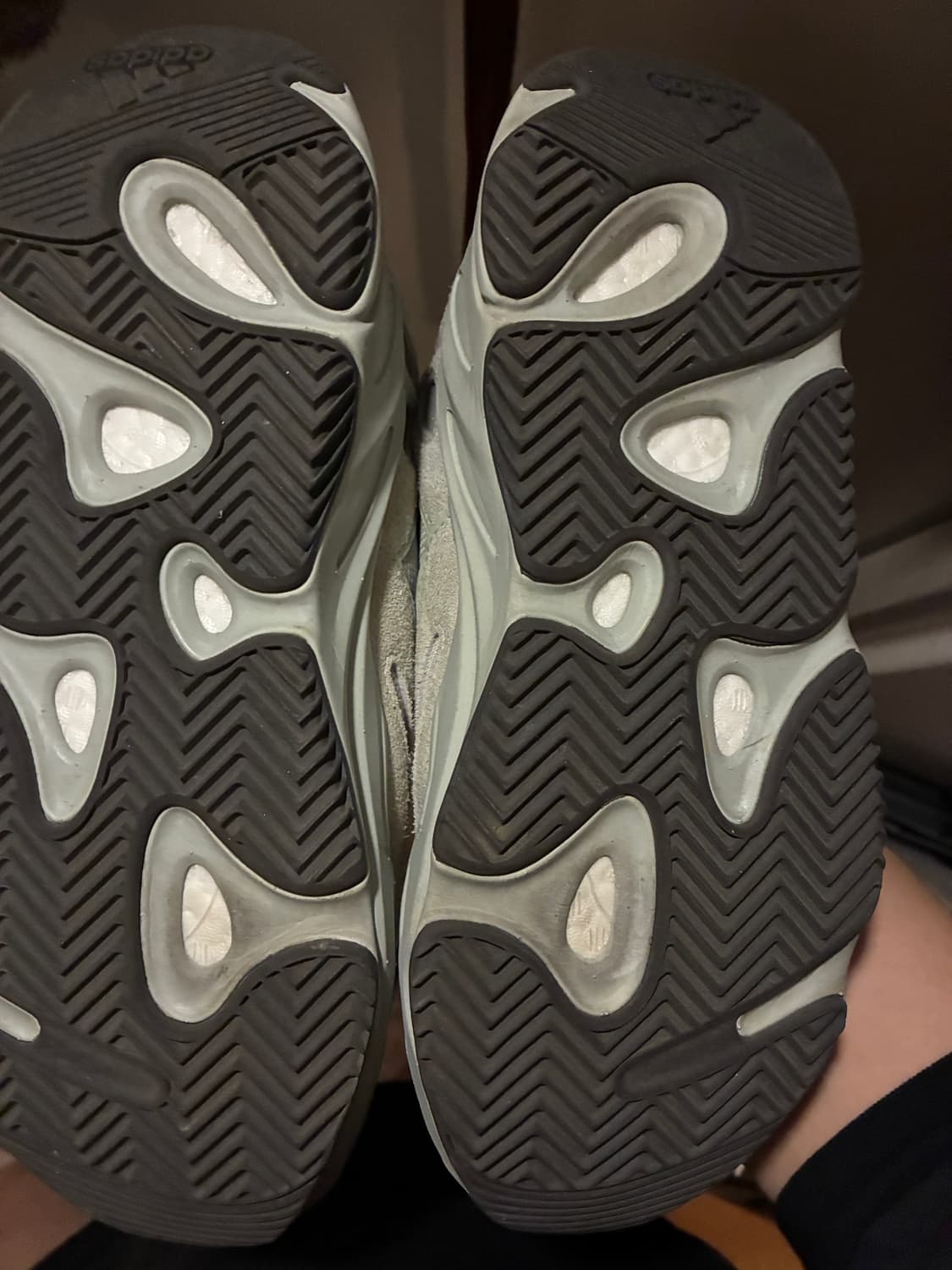 이지 부스트 700 상품이미지2