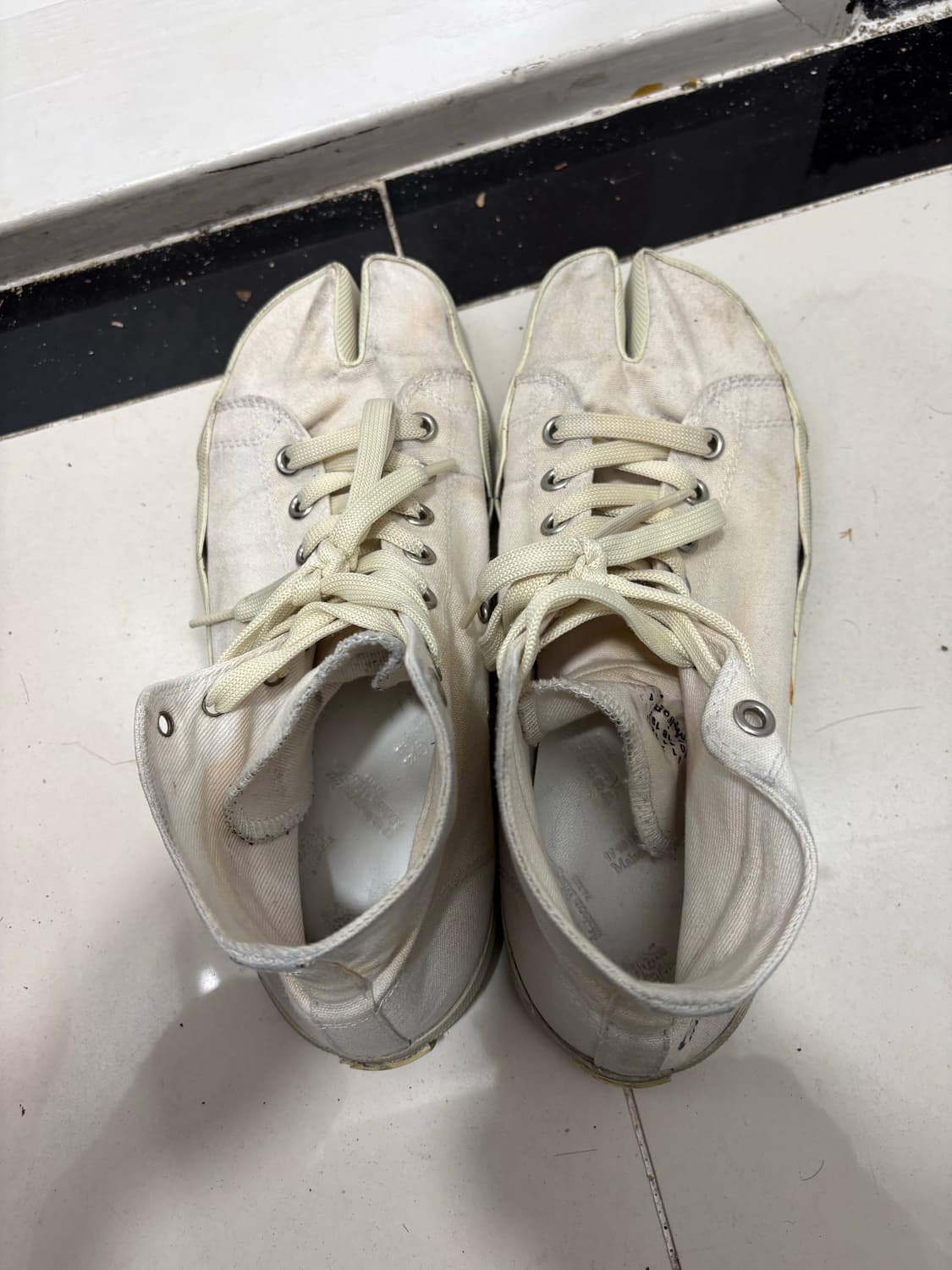 마르지엘라 타비 스니커즈 화이트 상품이미지2