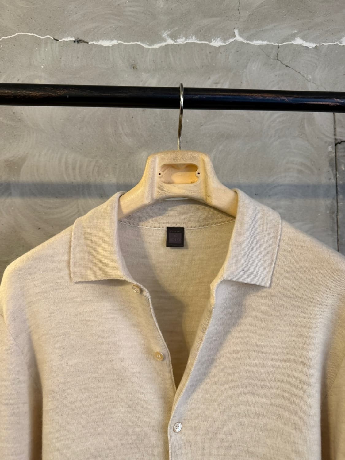 이올로 오픈칼라넥 니트 100 상품이미지3