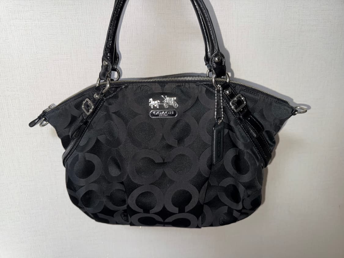 코치 숄더백 블랙 상품이미지1