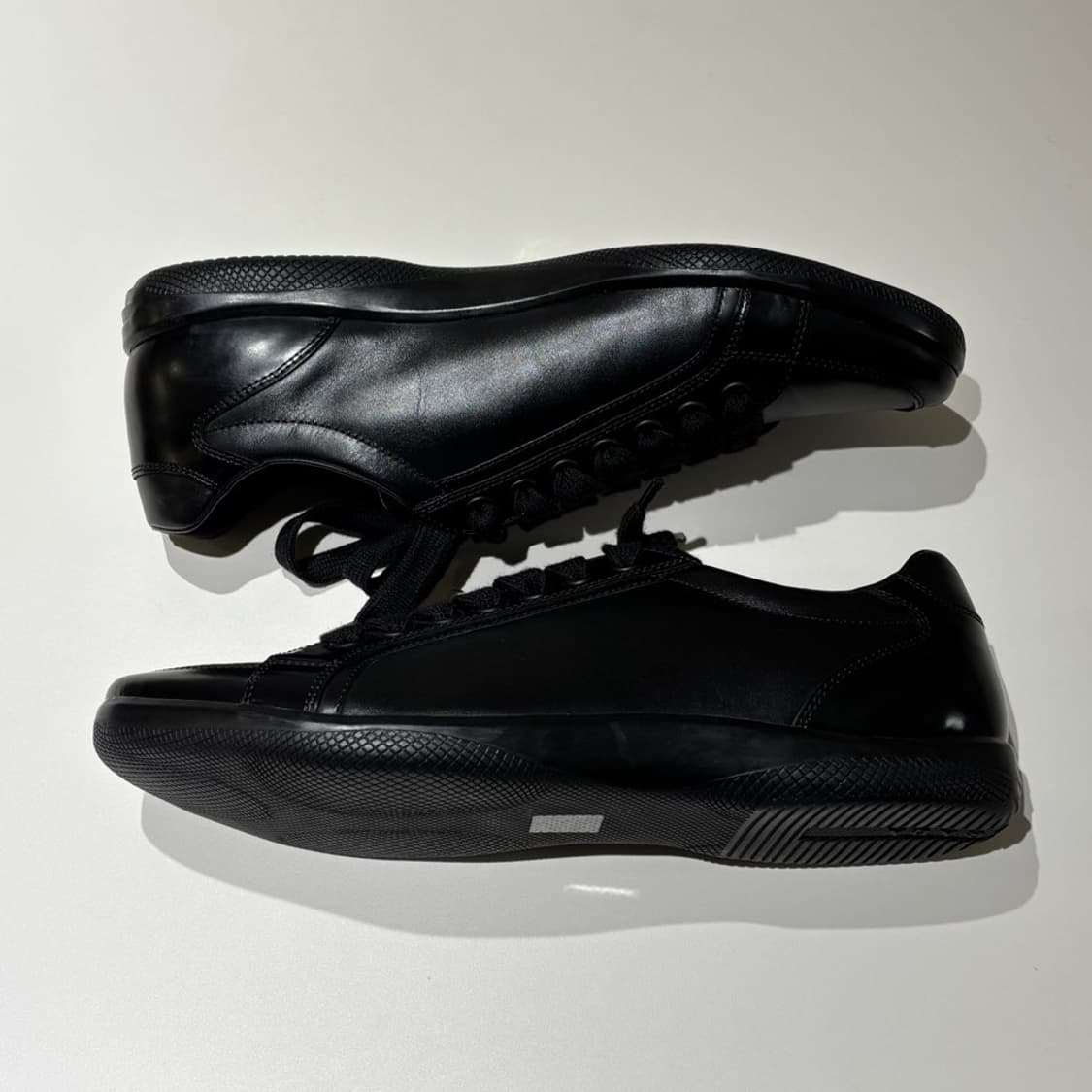 8.5) 프라다 블랙 레더 스니커즈 상품이미지2