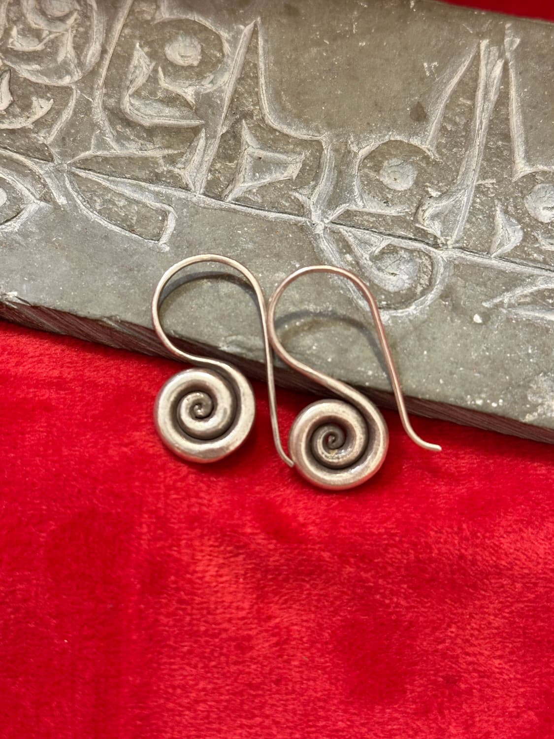 Karen Silver Spiral Wire Hook Earring— M 상품이미지1