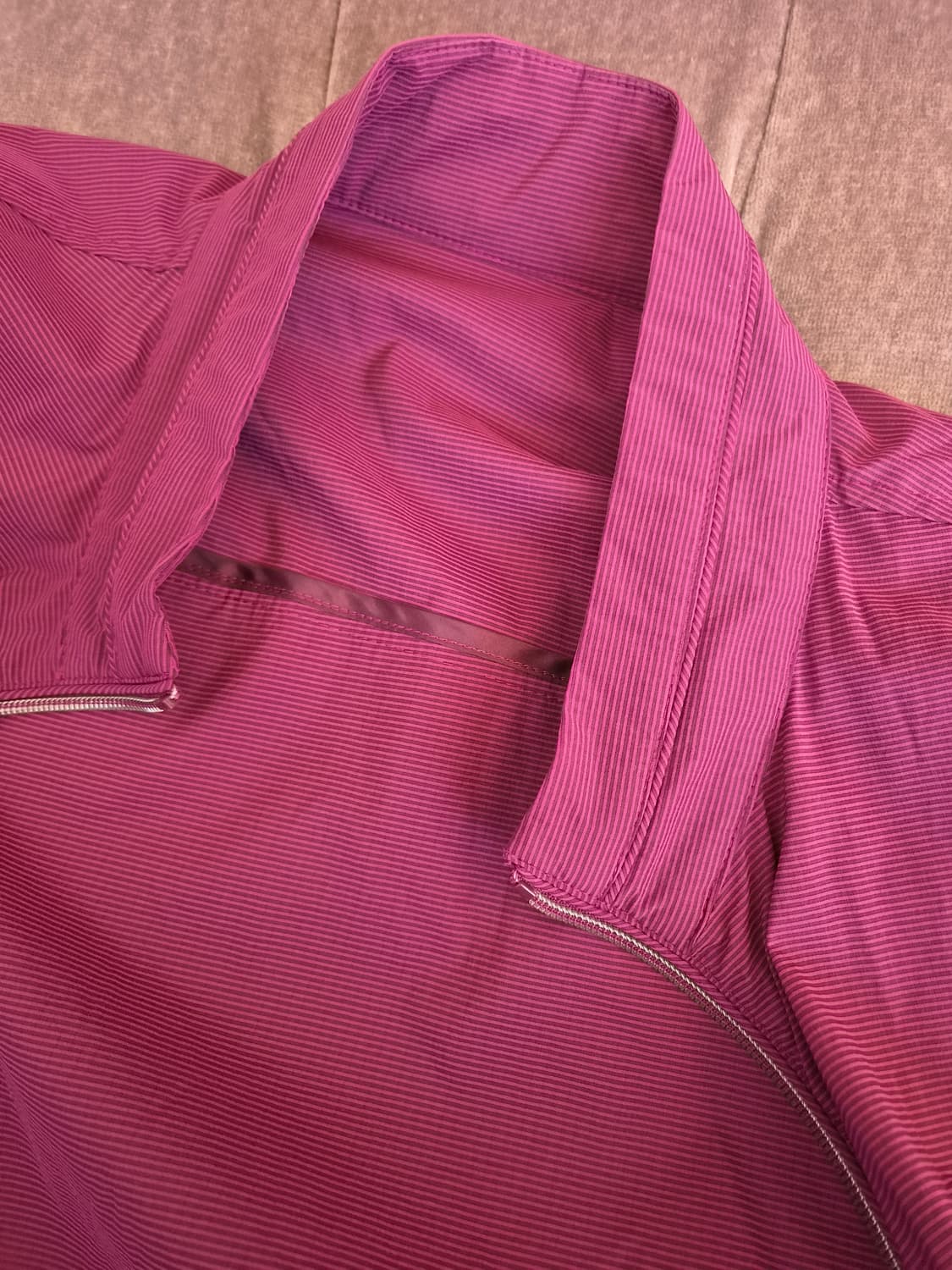 보그너  하프넥 잔스트라이프 바람막이점퍼
 상품이미지6