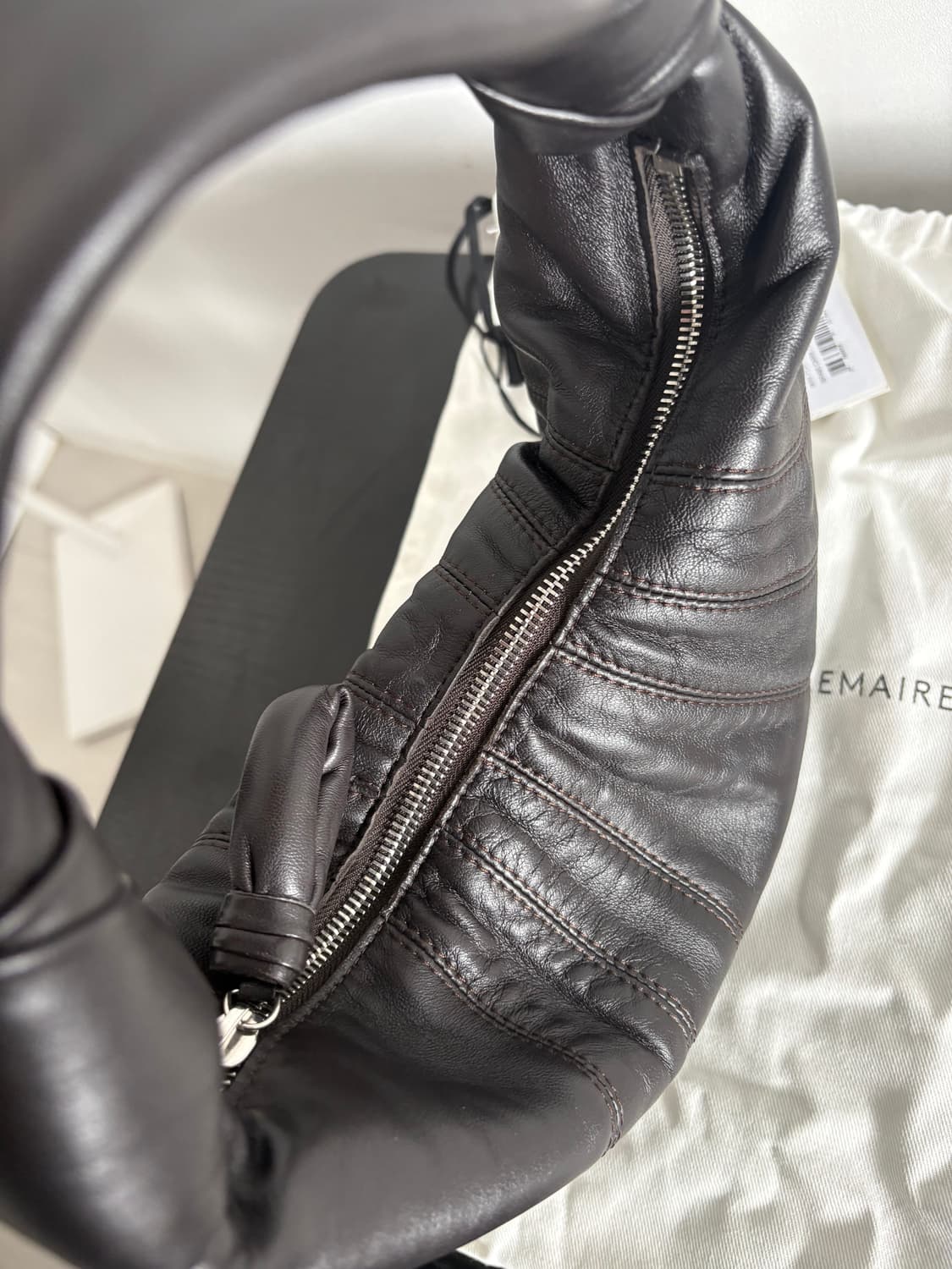 르메르 미니 포춘 크루아상 백 다크 초콜릿 상품이미지8