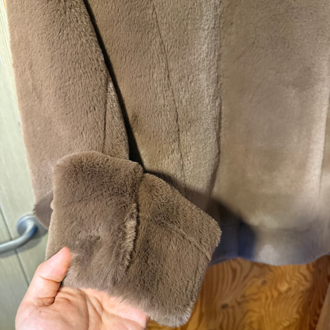 생로랑 23 F/W Faux Fur 트러커 자켓 판매 합니다. 상품이미지10