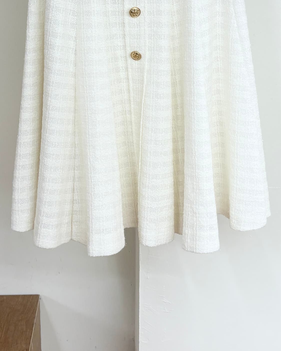 오브제 화이트 버튼 플레어 트위드 스커트 상품이미지3