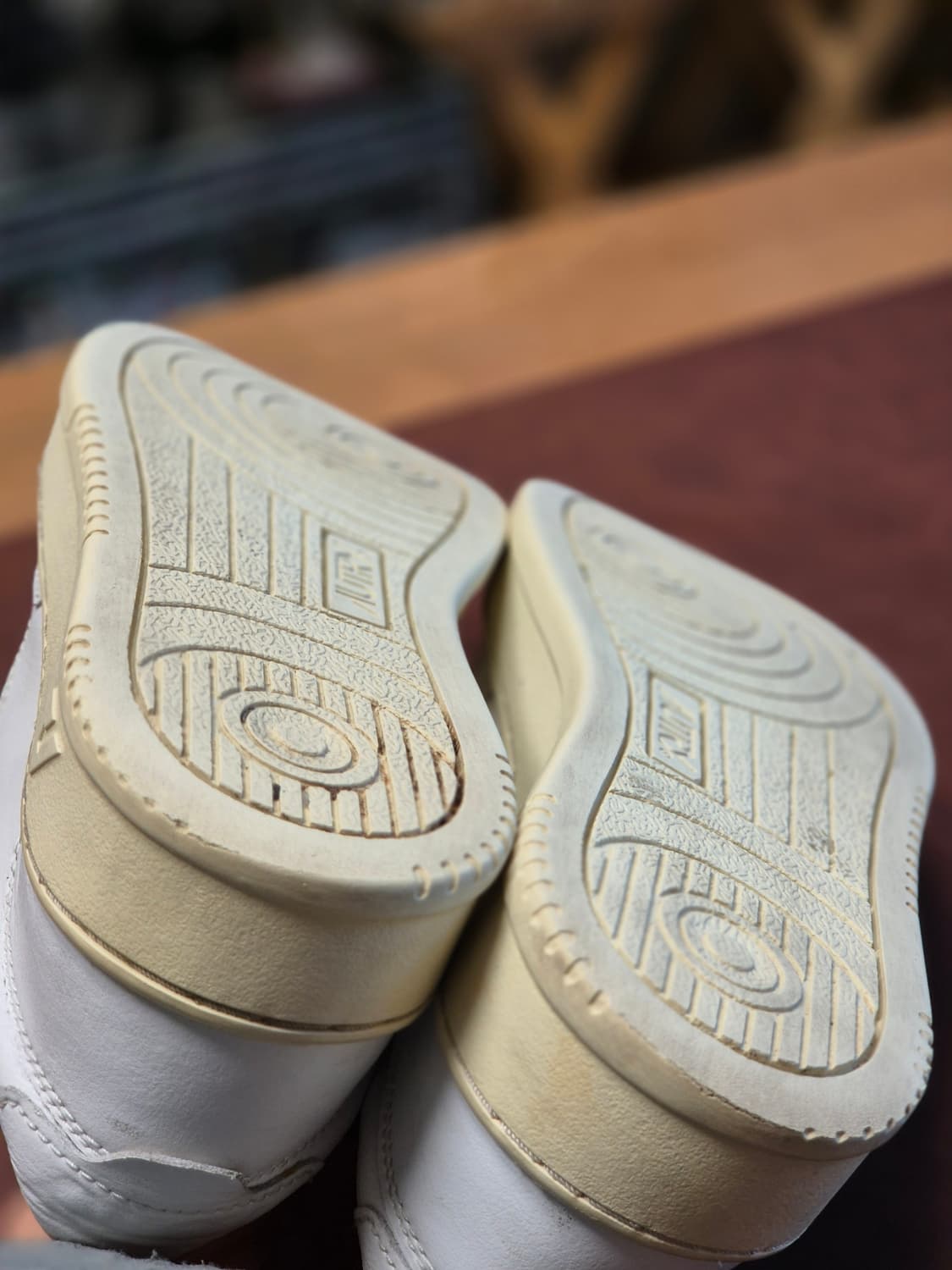 실착용2회 235-240(37) 오트리 메달리스트 로우 스니커  상품이미지5