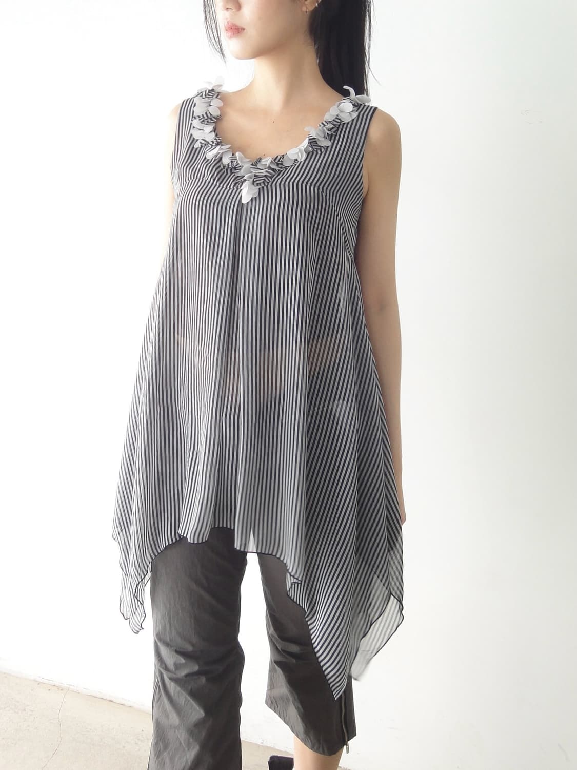 3d ruffle stripe sleeveless 상품이미지5