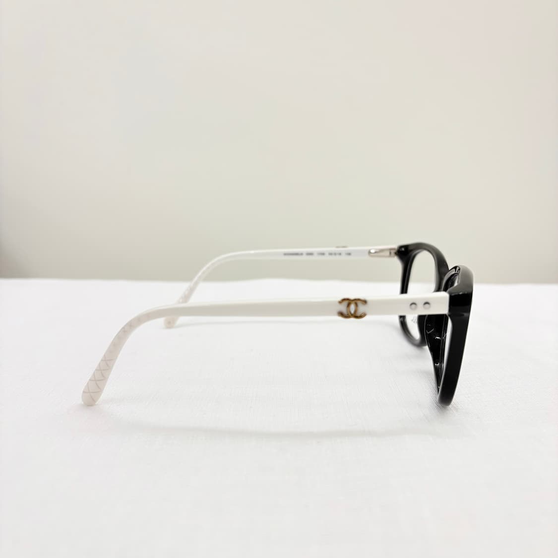 CHANEL 샤넬 빈티지 CC로고 블랙화이트 뿔테 상품이미지5