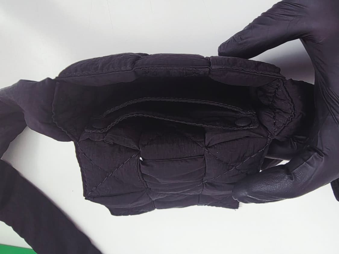 보테가 베네타 패딩 카세트백 미니 (상태 매우좋음) 상품이미지7