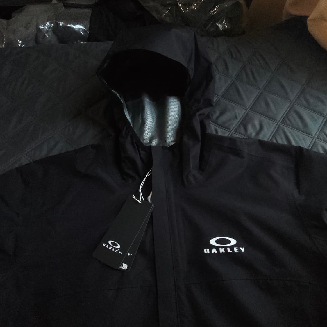 새제품L,XL) 오클리 엘리먼츠 쉘자켓2.0 블랙아웃 FOA406090 상품이미지4