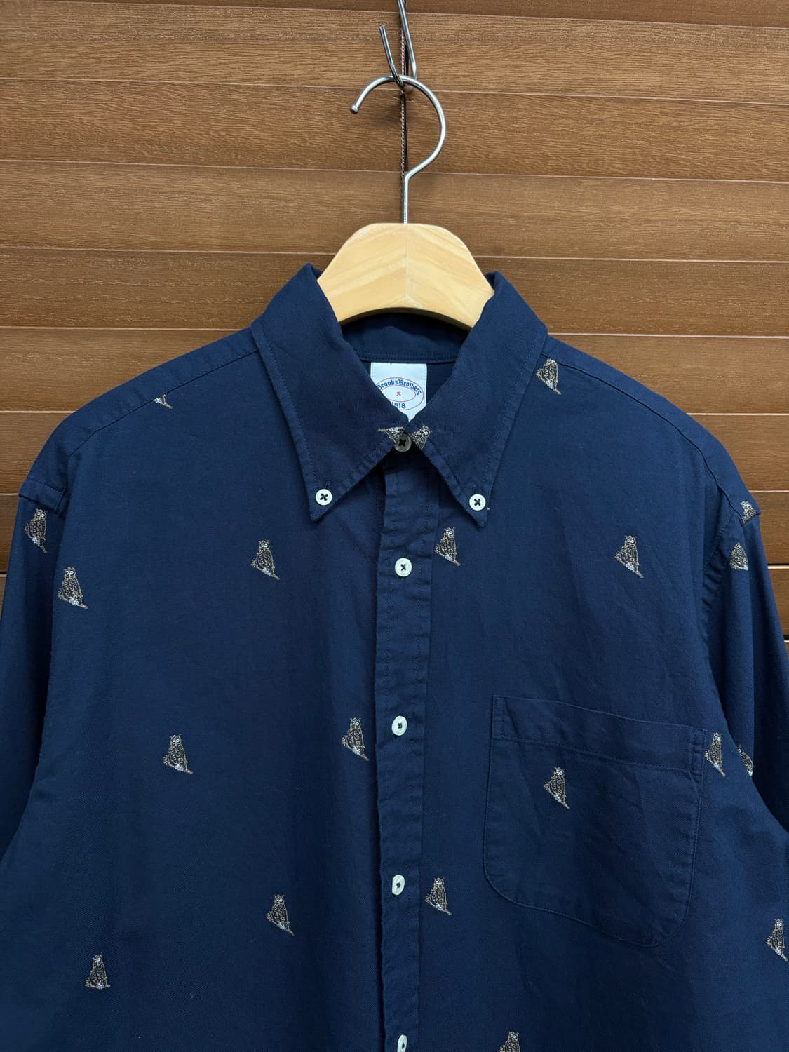 네이비 색상의 브룩스브라더스 셔츠입니다. 옥스포드 원단이라 탄탄하고, 아 상품이미지5