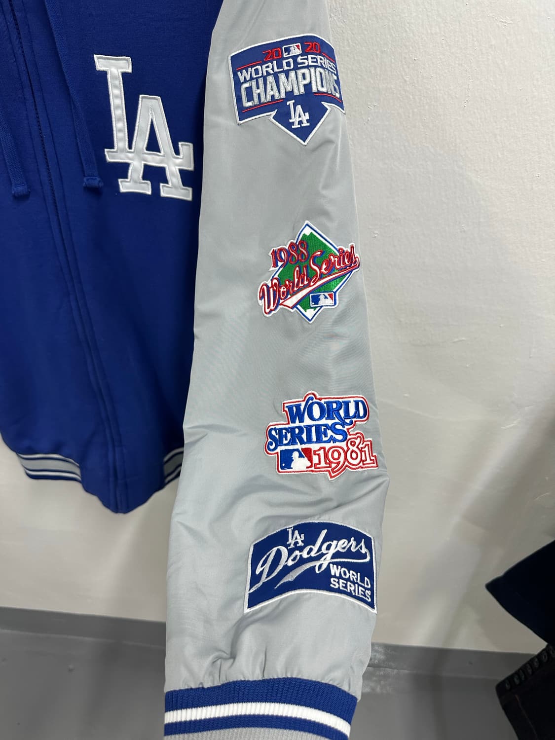 LA다저스 7회 우승기념 후드집업자켓 상품이미지4