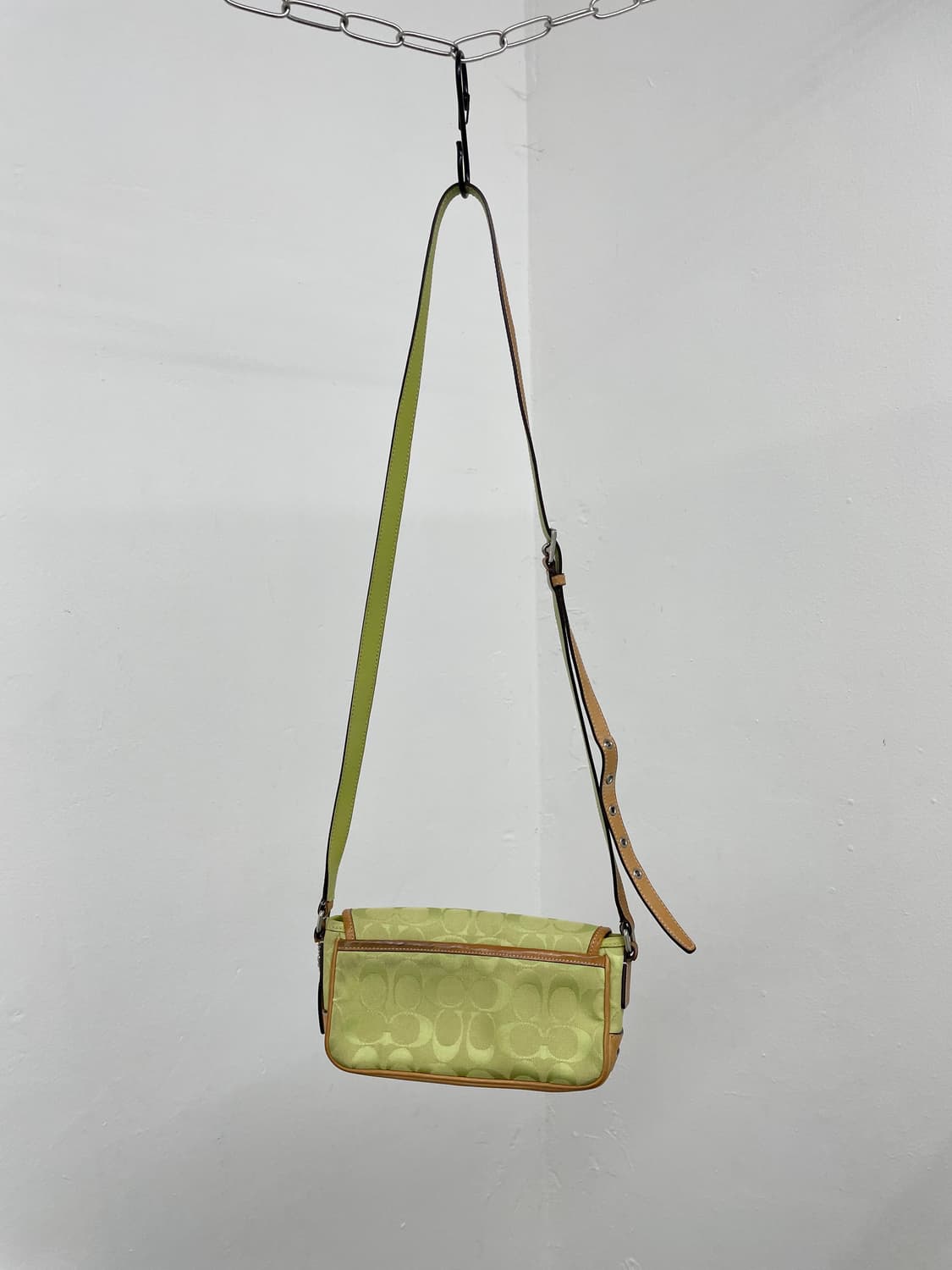 페어리 라임 코치 자카드 버클 크로스백 *레어 상품이미지10