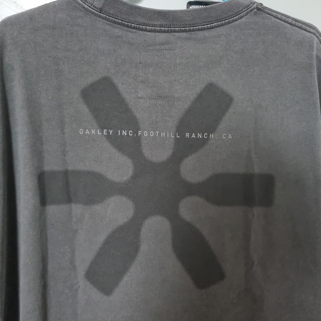 오클리 x 피에트 메탈 2.0 티셔츠 상품이미지5