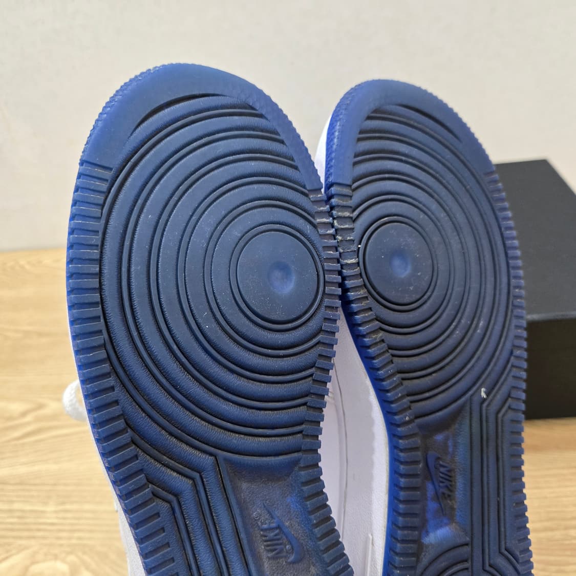 255 나이키 에어포스1 주얼 화이트 블루 상품이미지8