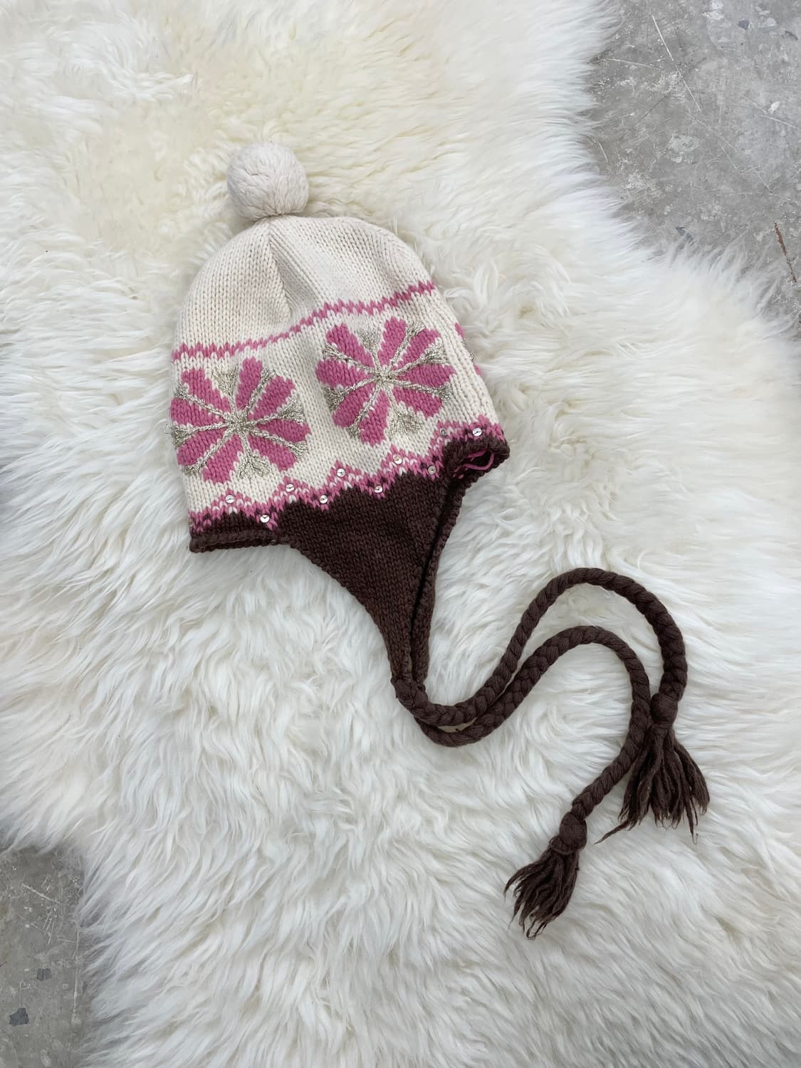 초코딸기 노르딕 방울 이어플랩 비니 상품이미지1