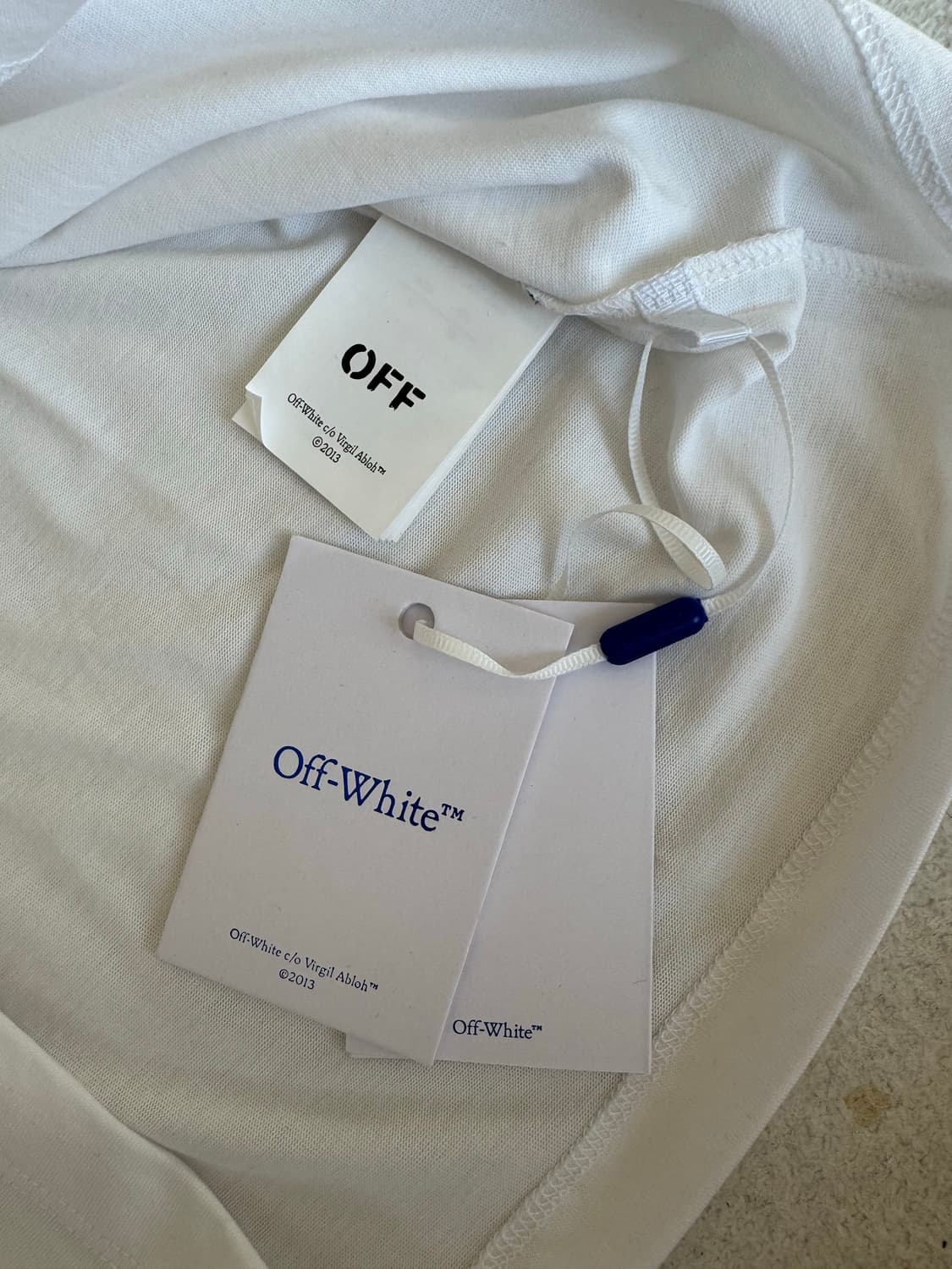 오프화이트 반팔 상품이미지3