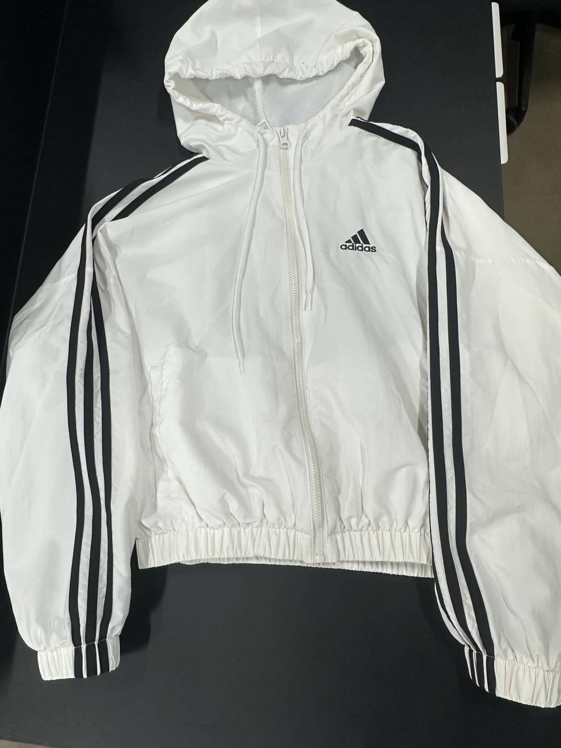 아디다스 에센셜 삼선 크롭 바람막이 자켓 화이트 상품이미지4