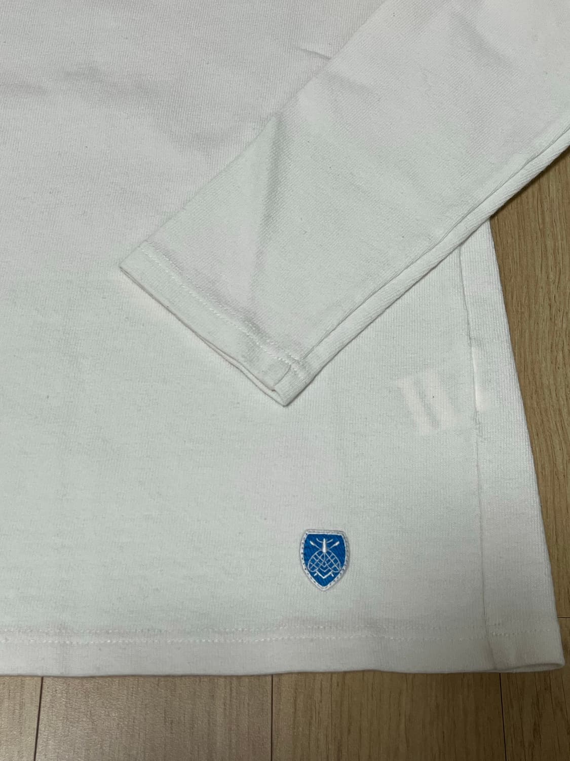 오르치발 화이트 롱슬리브 상품이미지1