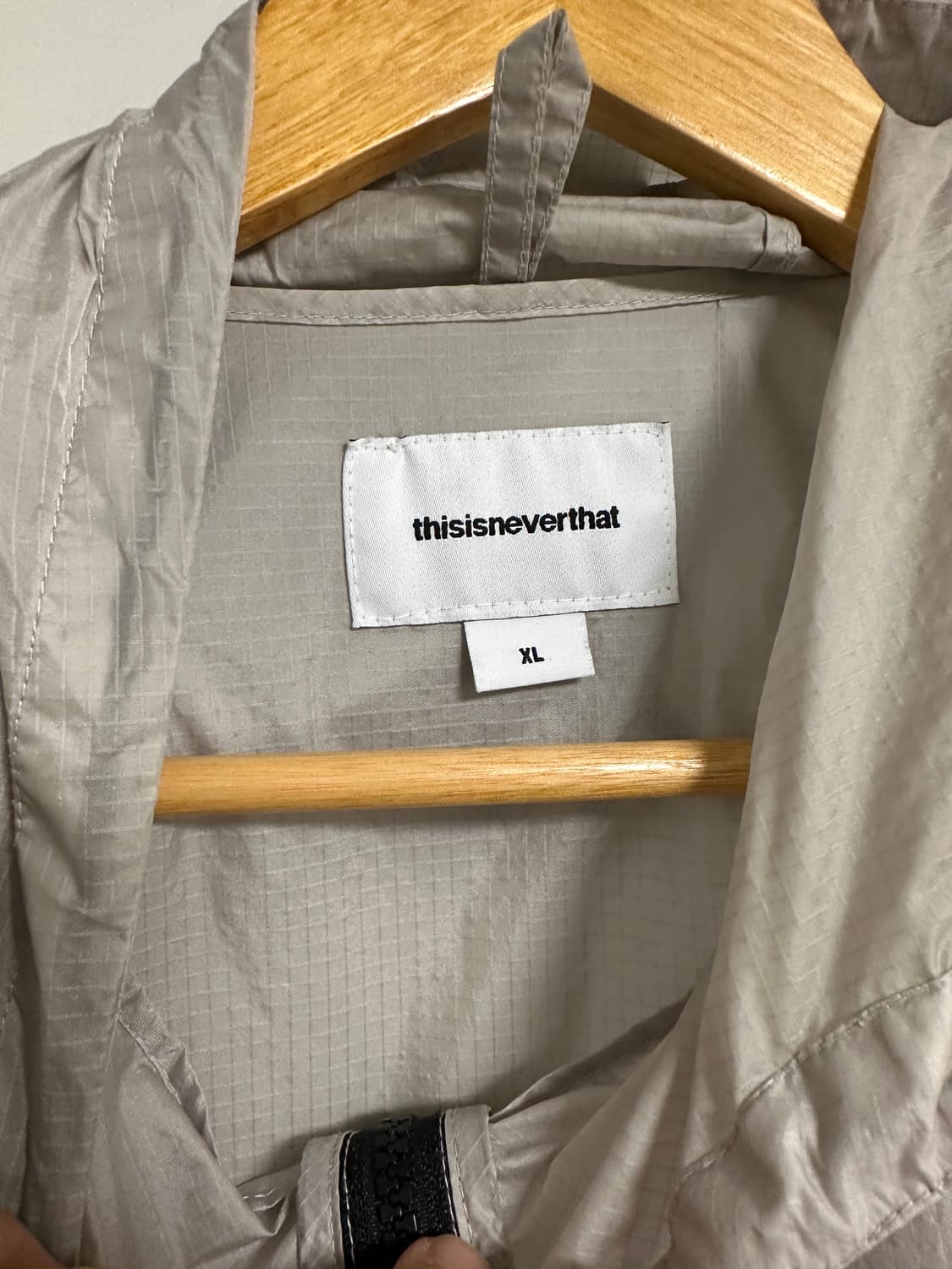 디스이즈네버댓 티라이트 자켓 라이트그레이 바람막이 상품이미지3