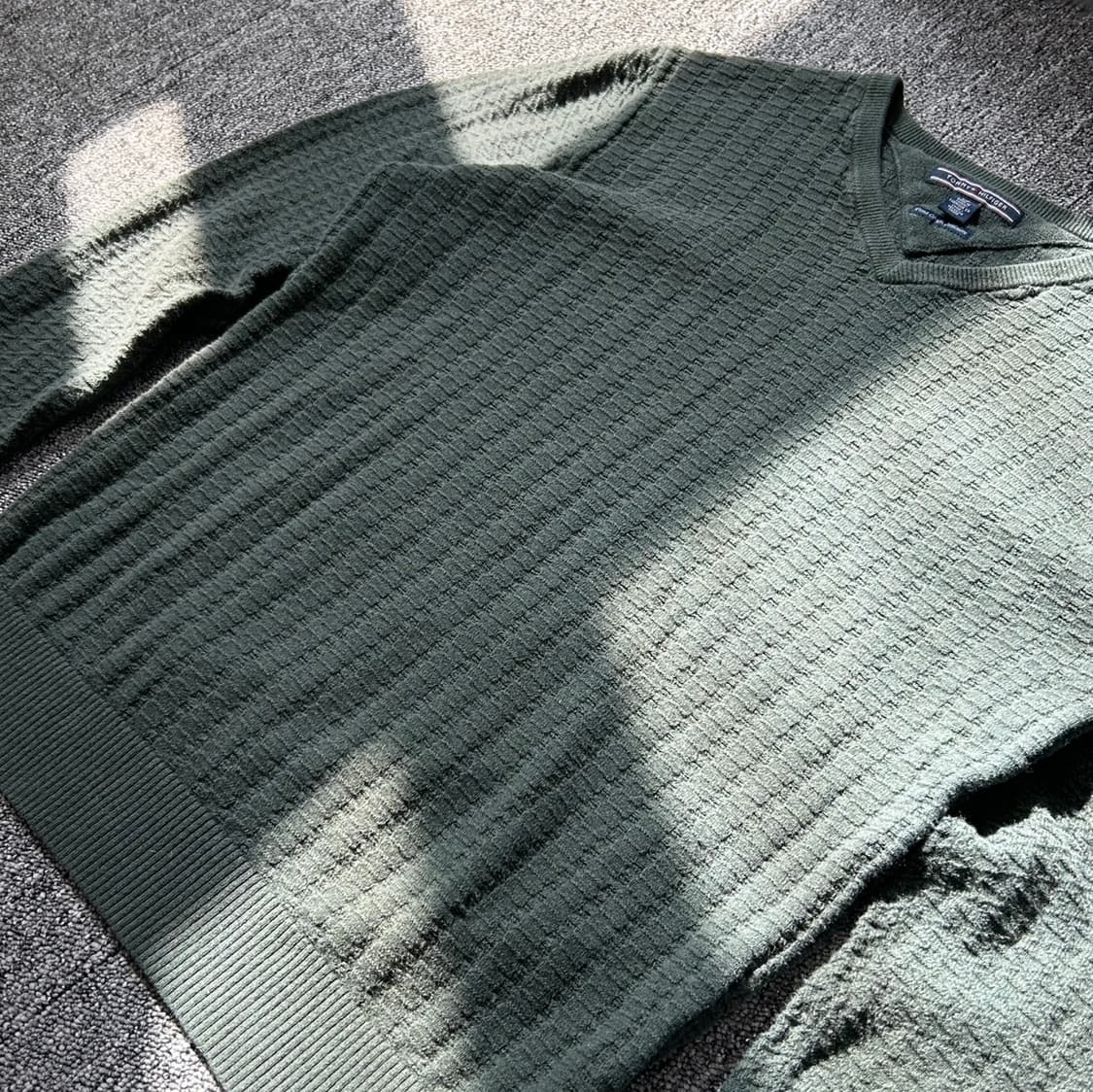 타미힐피거 캐시미어 딥그린 브이넥 니트  상품이미지2