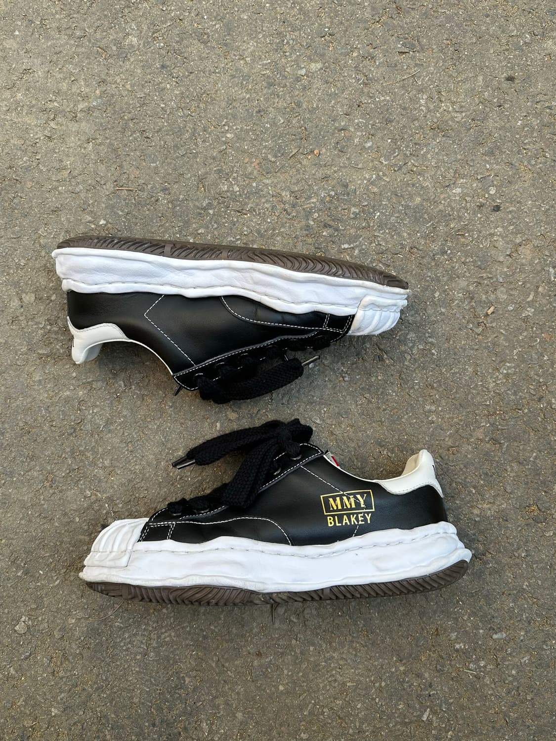 메종 미하라 야스히로 블레이키 OG 솔 레더 로우탑 스니커즈 블랙 상품이미지2