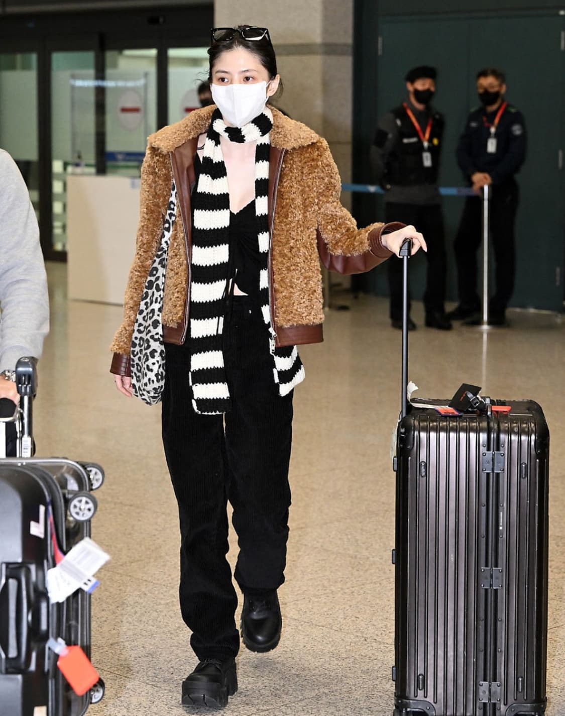 더오픈프로덕트 시어링 바이커 자켓 상품이미지3