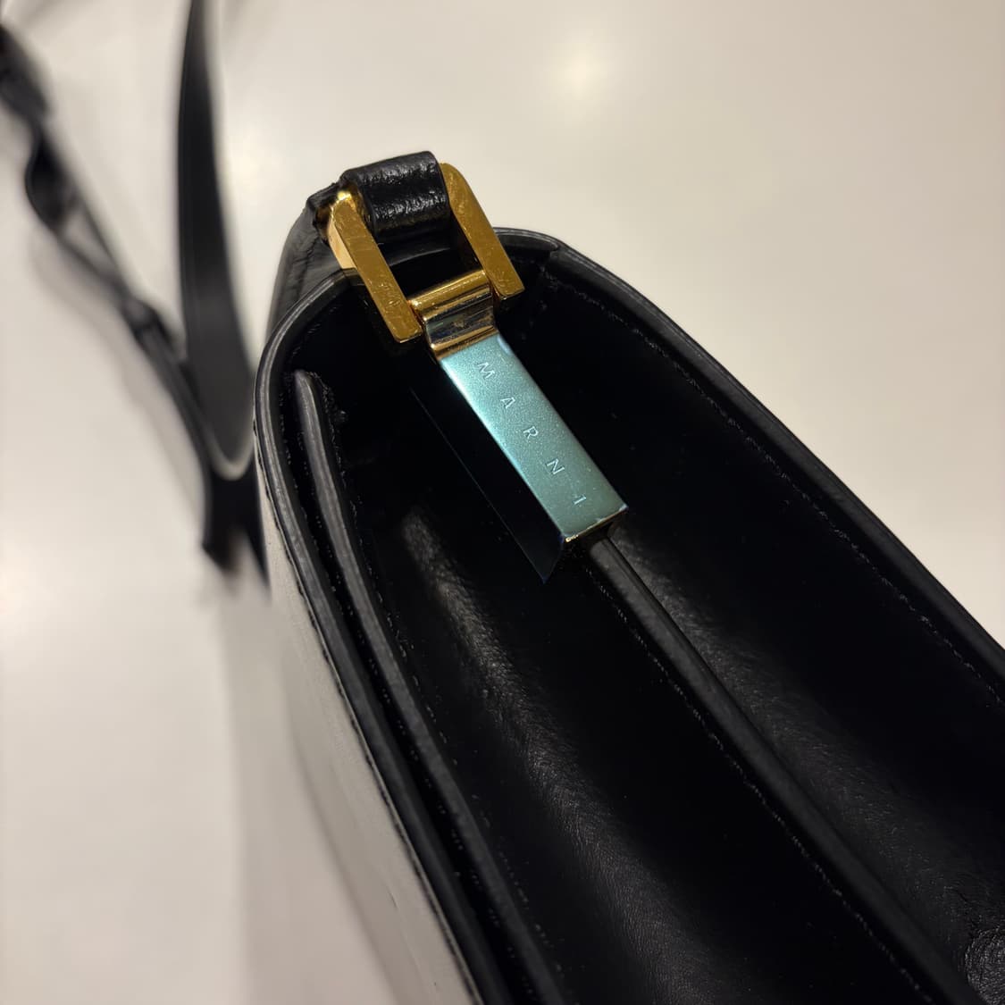 마르니 아코디언백 블랙 가죽 크로스백/숄더백 상품이미지3