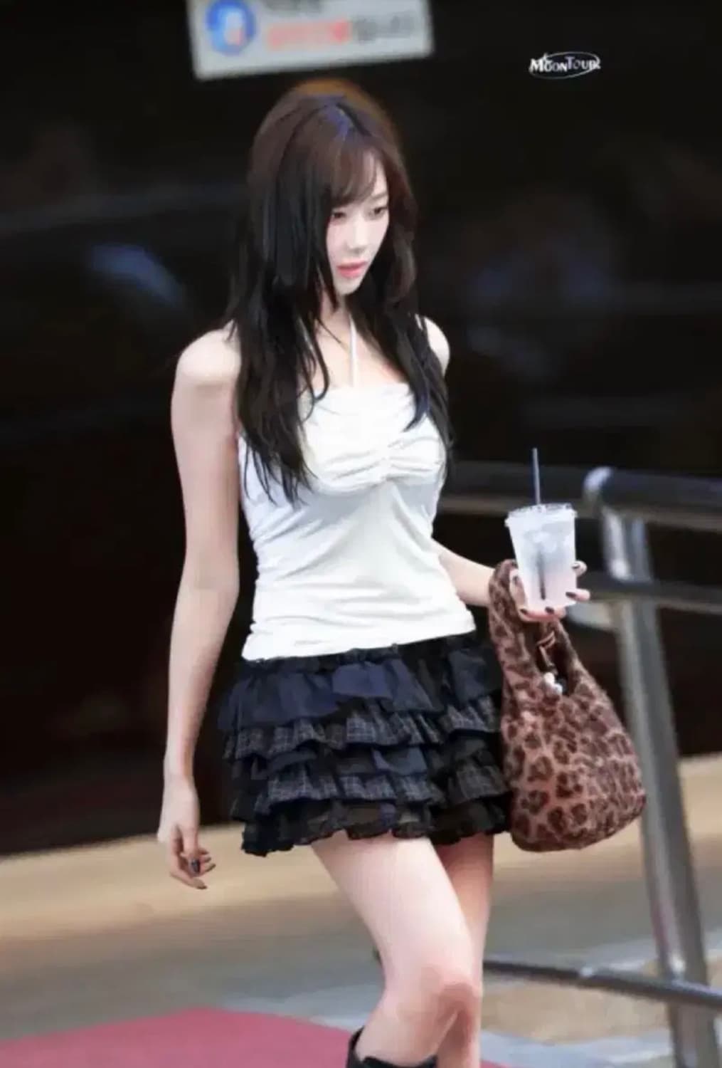 실사) 일리오 화이트 개더드 프론트 홀터 탑 상품이미지1
