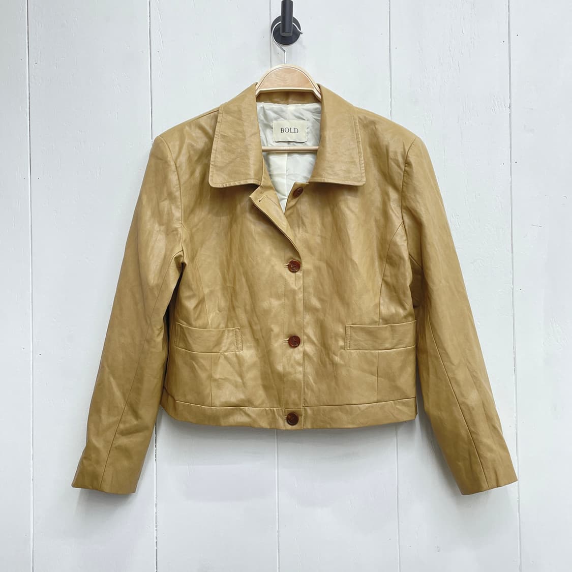 BOLD 카멜 베이지 크롭 레더 자켓 세미슬림핏 상품이미지2