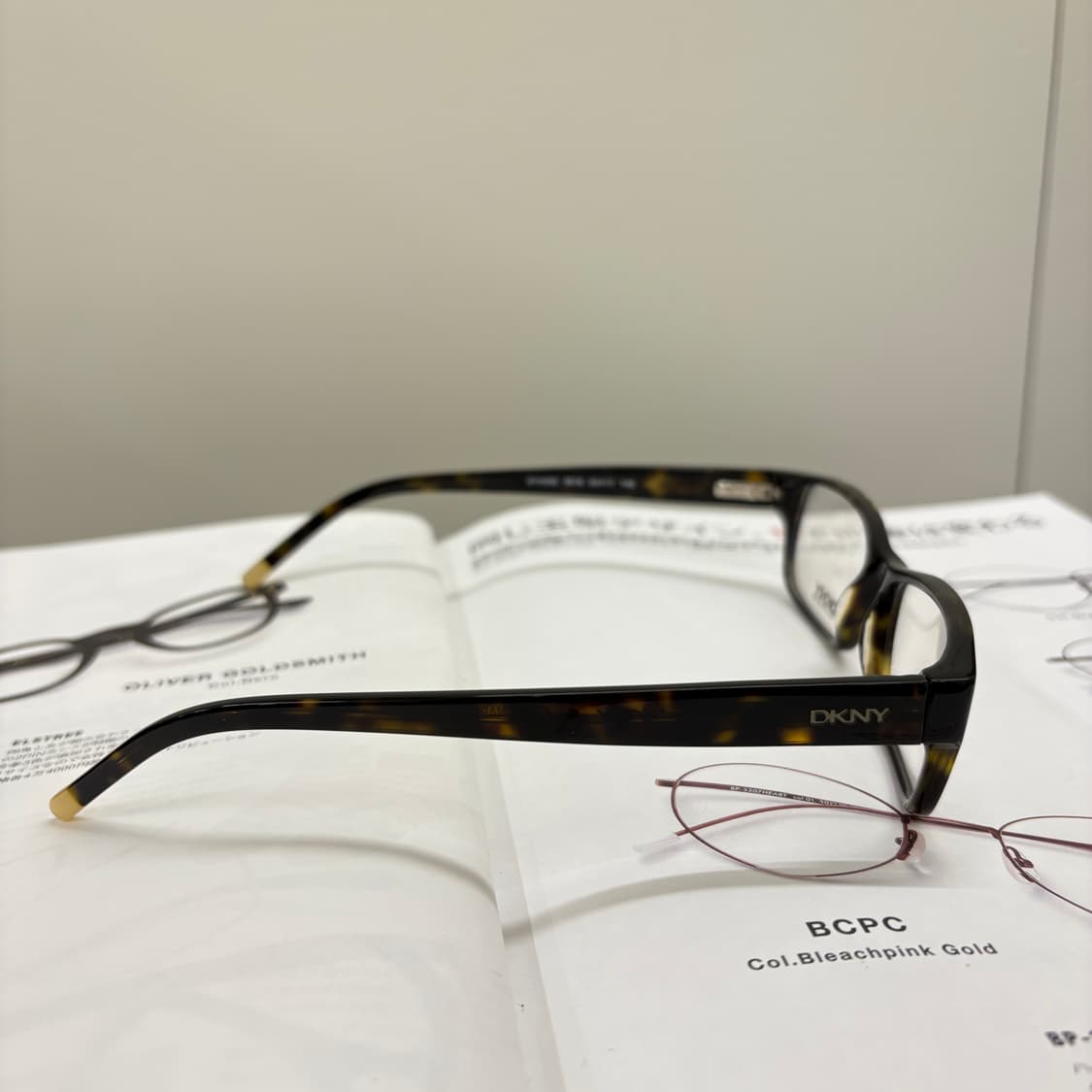 DKNY 사각 뿔테 빈티지안경 상품이미지4