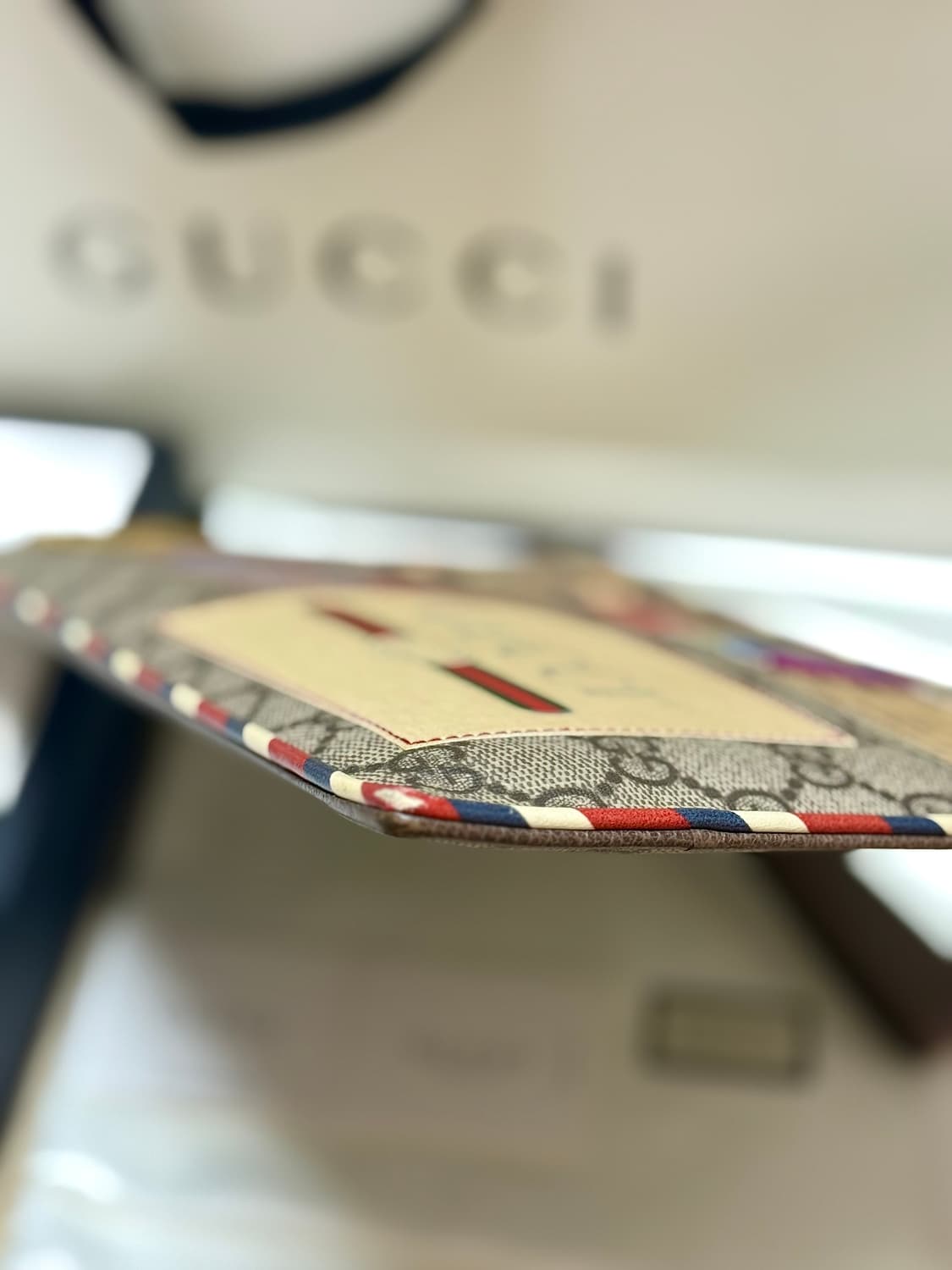 [ 풀구성 / 급처 ] 구찌 GG수프림 쿠리에 패치 한정판 클러치백 상품이미지4