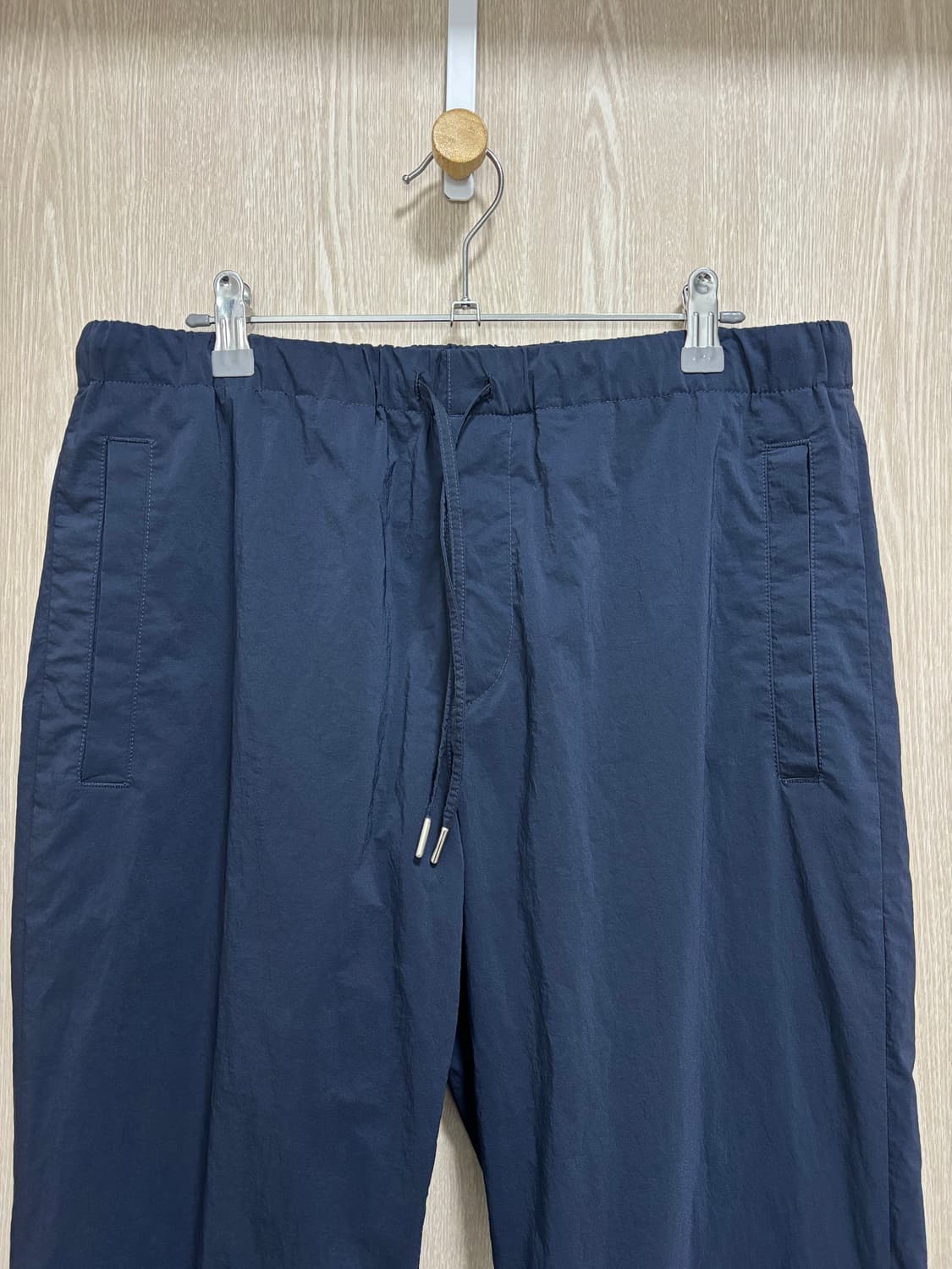 24SS새상품급)띠어리 Nevins 나일론텍스쳐 밴딩팬츠M/네이비 상품이미지2