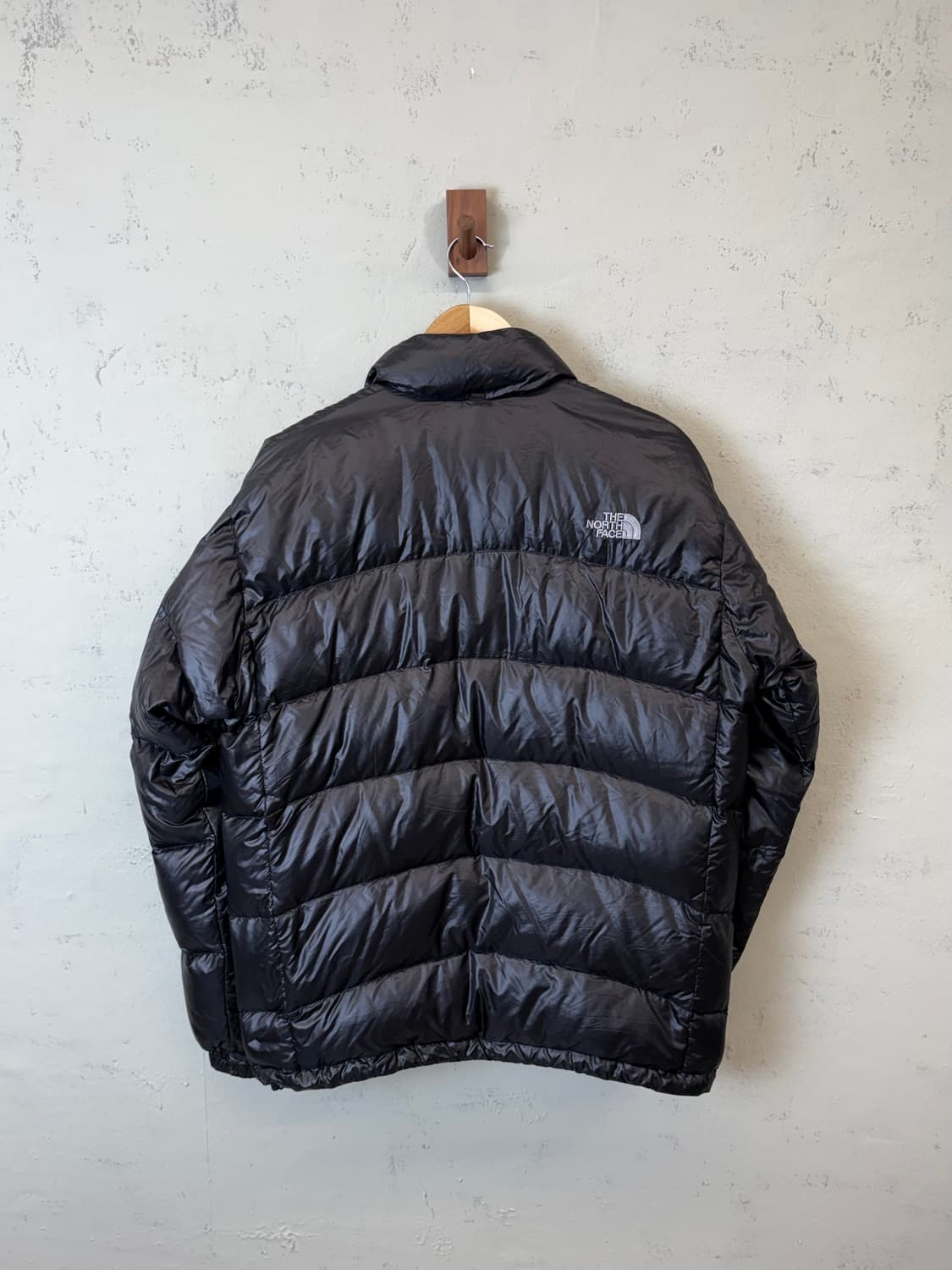 노스페이스 빈티지 써밋시리즈 아콘카구아 패딩 블랙 상품이미지2