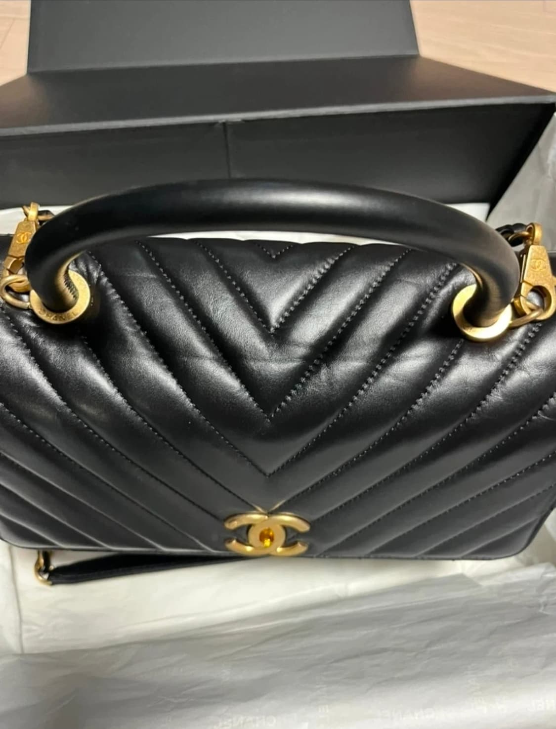 샤넬 코코 핸들 쉐브론 블랙 미듐 상품이미지2