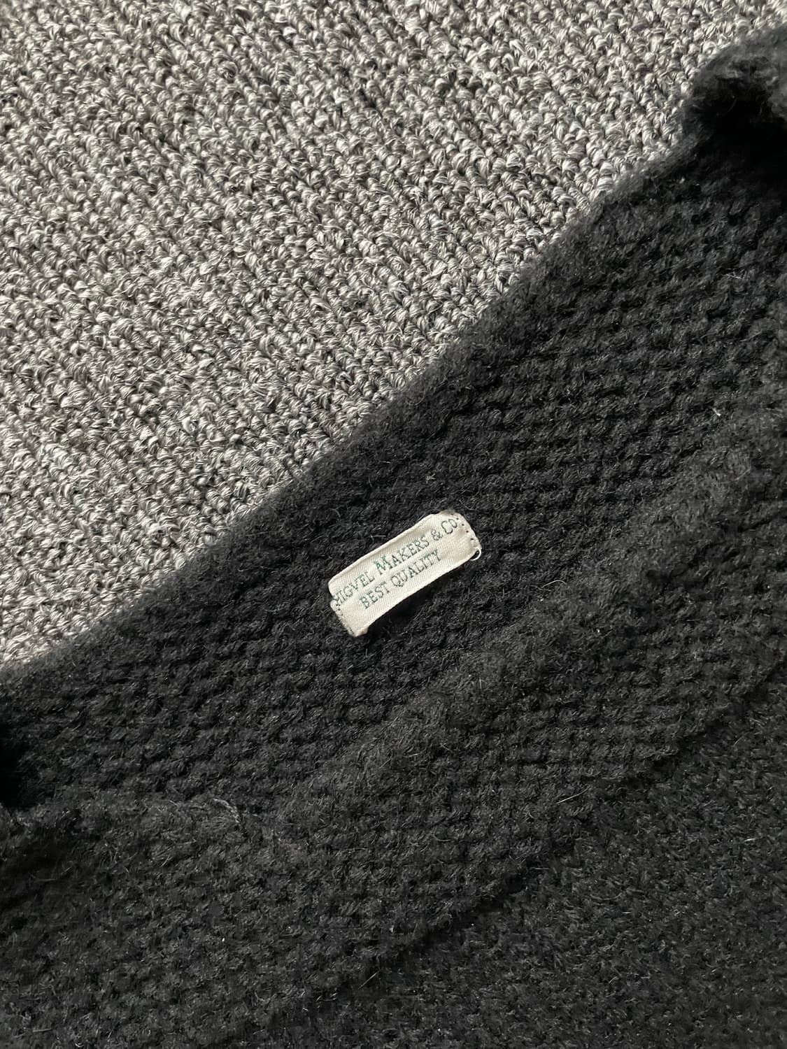 피그벨 21AW 알파카울 레드크로스 니트 잉크블랙 상품이미지2