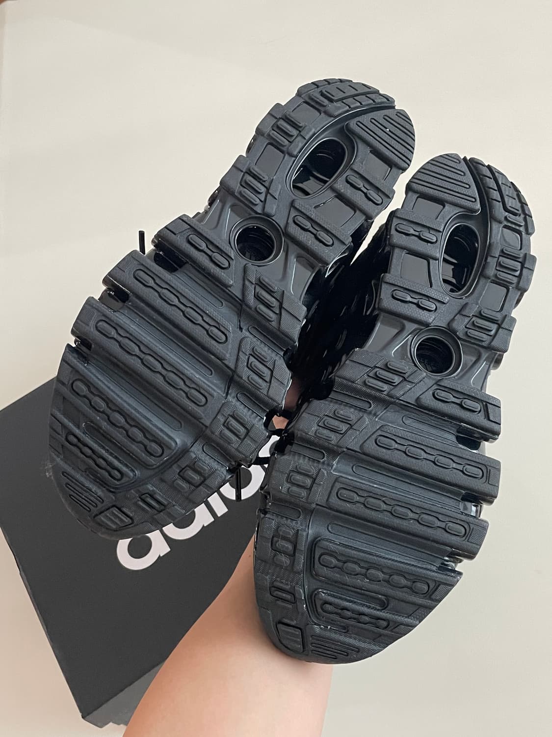 아디다스 메가라이드 JP9626 코어 블랙 & 카본 상품이미지2