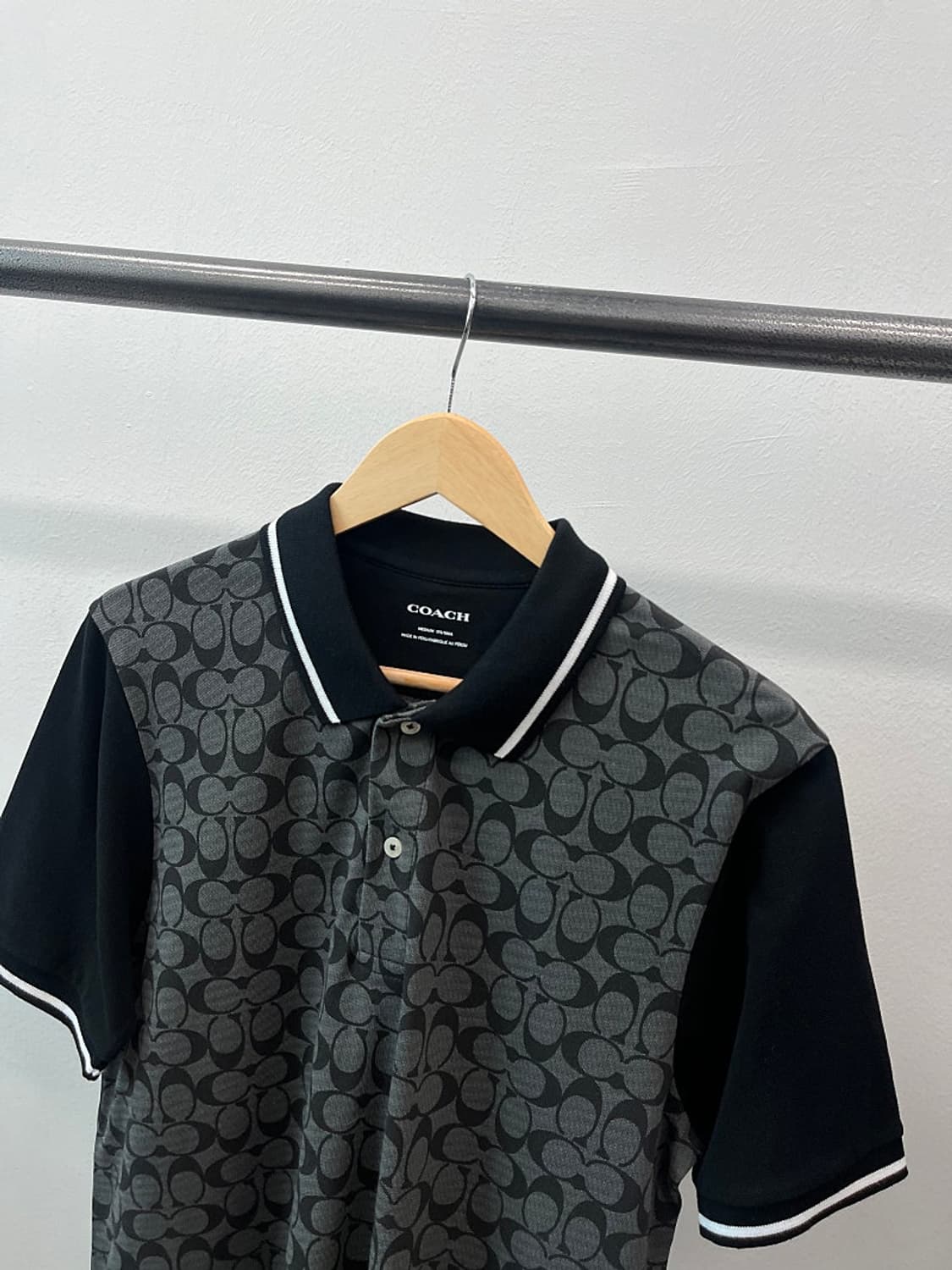100) 코치 24ss 로고 반팔 카라티  상품이미지4