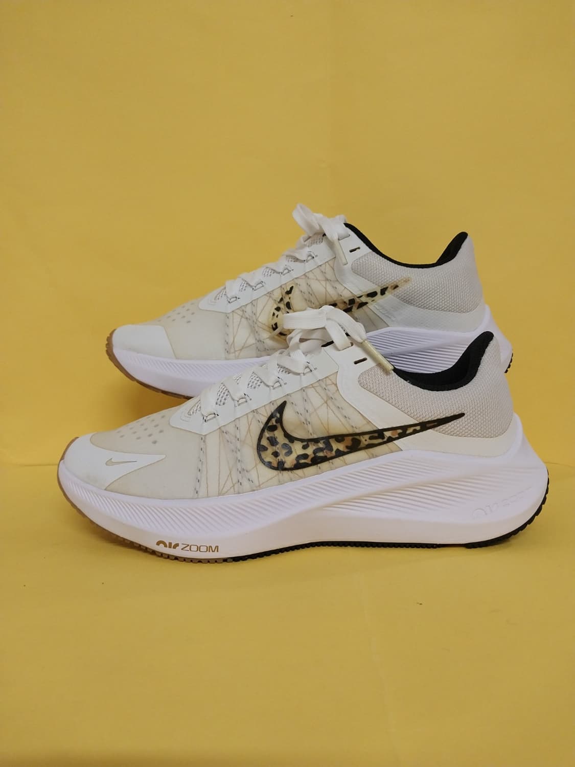 여성 나이키 윈플로8 프리미엄 화이트 레오파드 런닝화, 운동화 (235) 상품이미지1