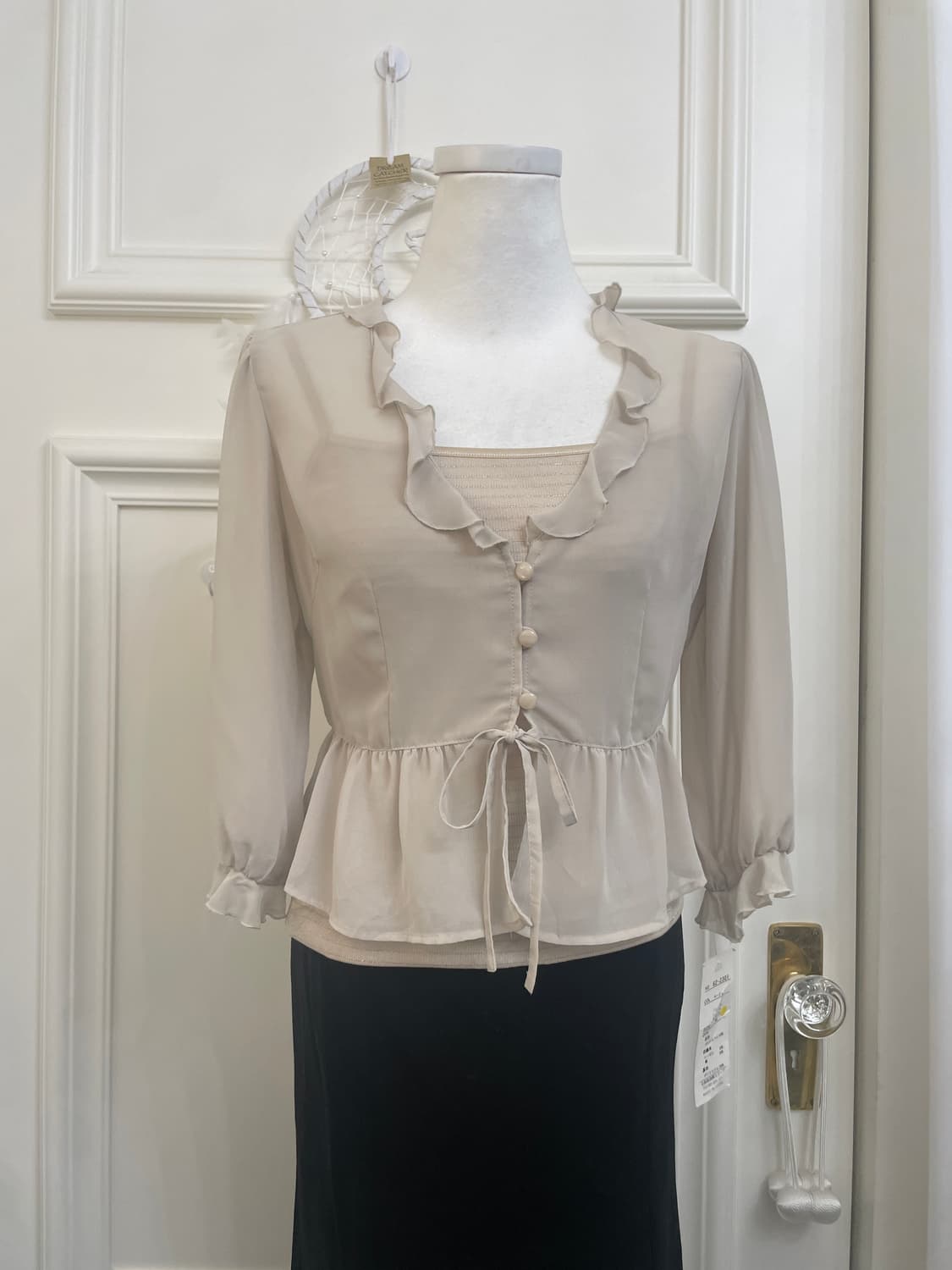 cool beige ruffle bow blouse&glitter lin 상품이미지1
