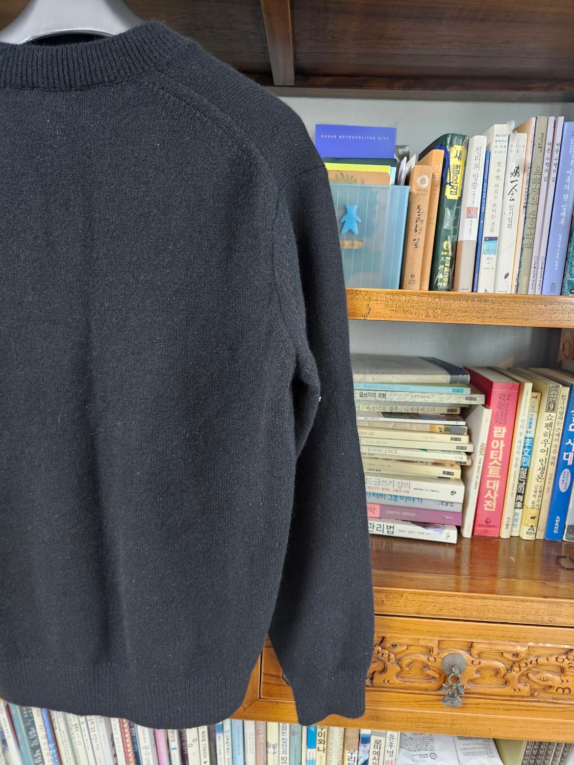 라쿤털 캐시미어 혼합 Verno 브이넥 니트 블랙 팔아요 m미디움 100 상품이미지6