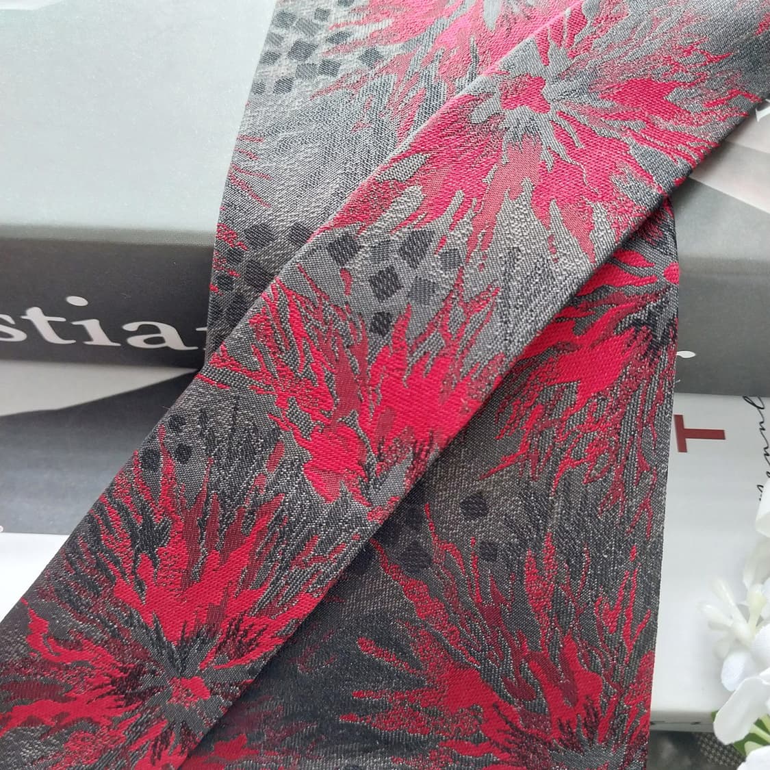 크리스찬 디올 실크 그레이&레드 패턴 넥타이 9.1cm S등급 K1687 상품이미지4