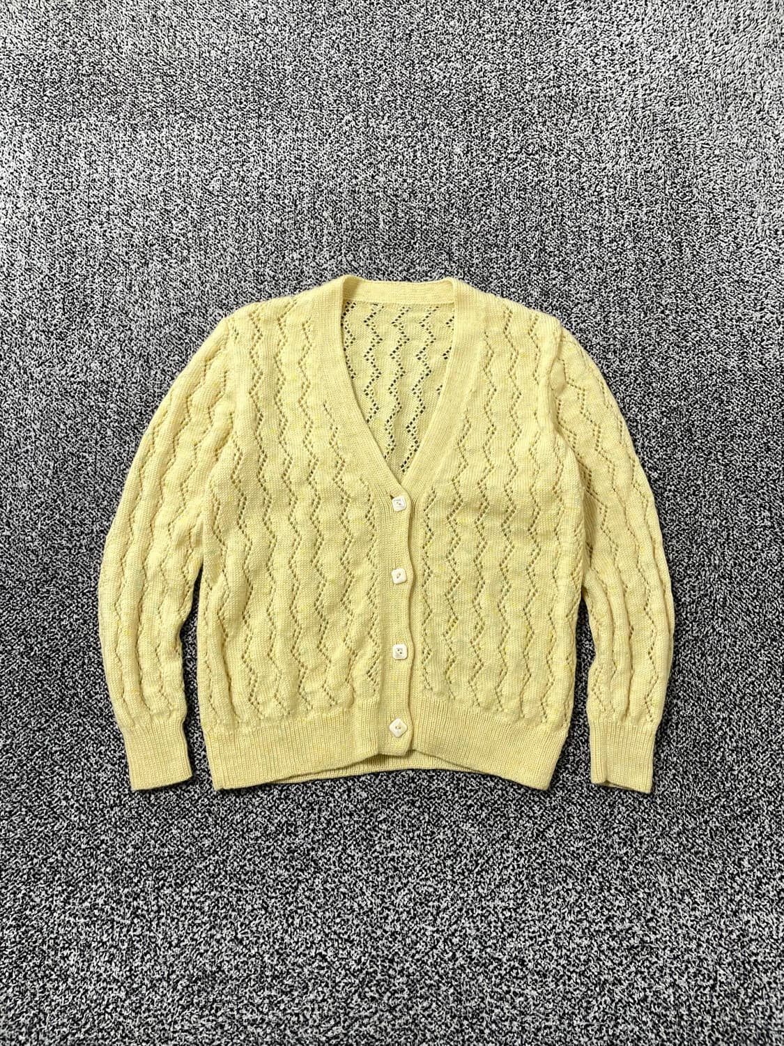 vinteちきゅ. 네모단추 폼폼푸린 노란색 니트 스웨터 가디건  상품이미지1