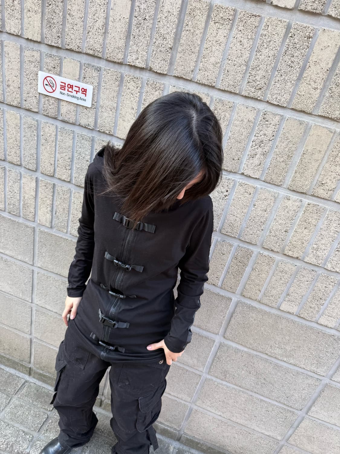 버클 디테일 올 블랙 슬림 후드집업 상품이미지1